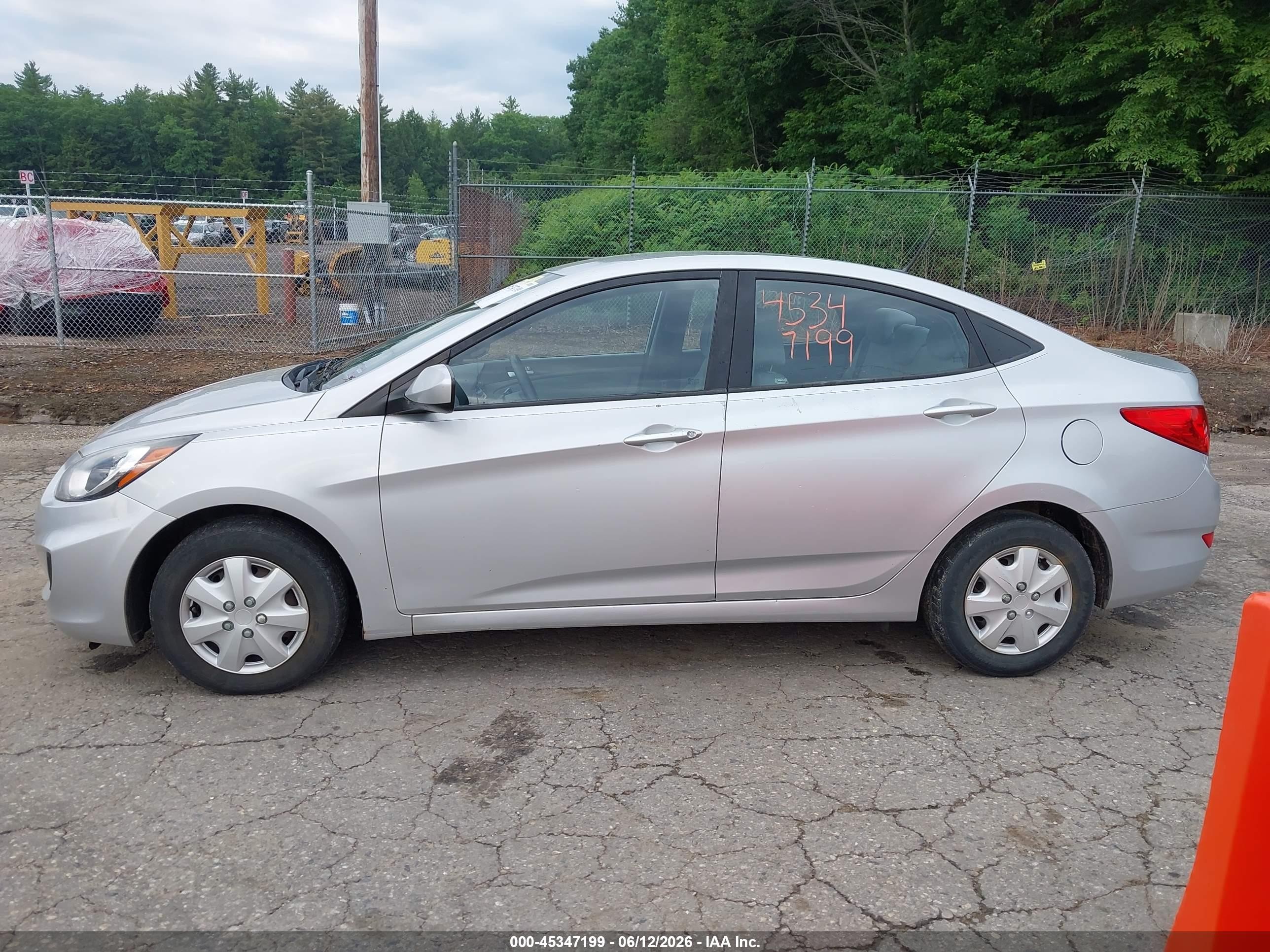 2013 Hyundai Accent Gls Silver vin: KMHCT4AE8DU298152