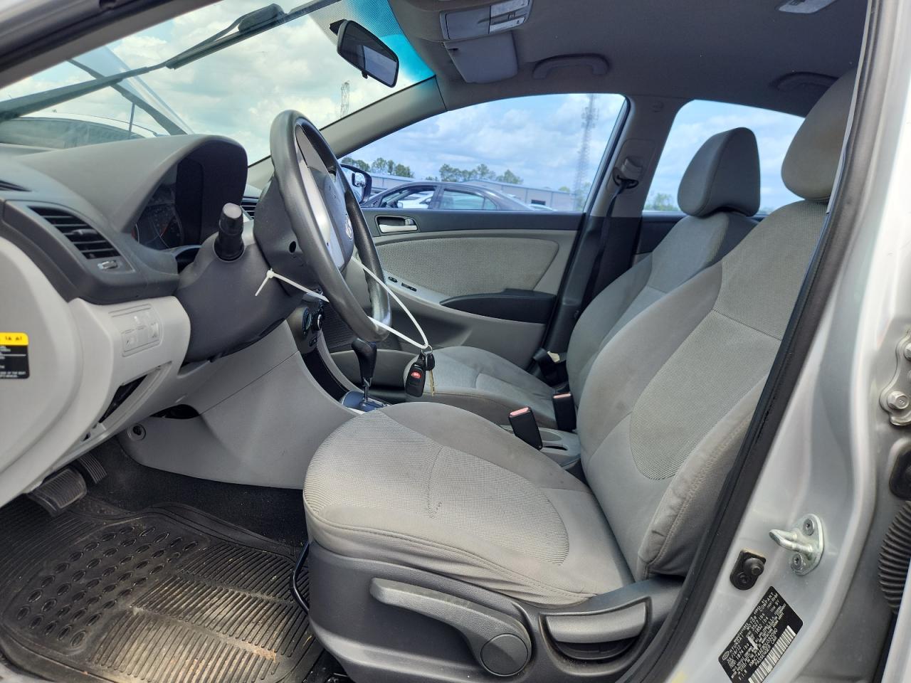 2013 Hyundai Accent Gls Silver vin: KMHCT4AE8DU332090