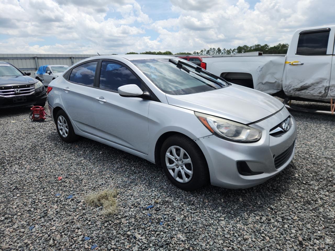 2013 Hyundai Accent Gls Silver vin: KMHCT4AE8DU332090