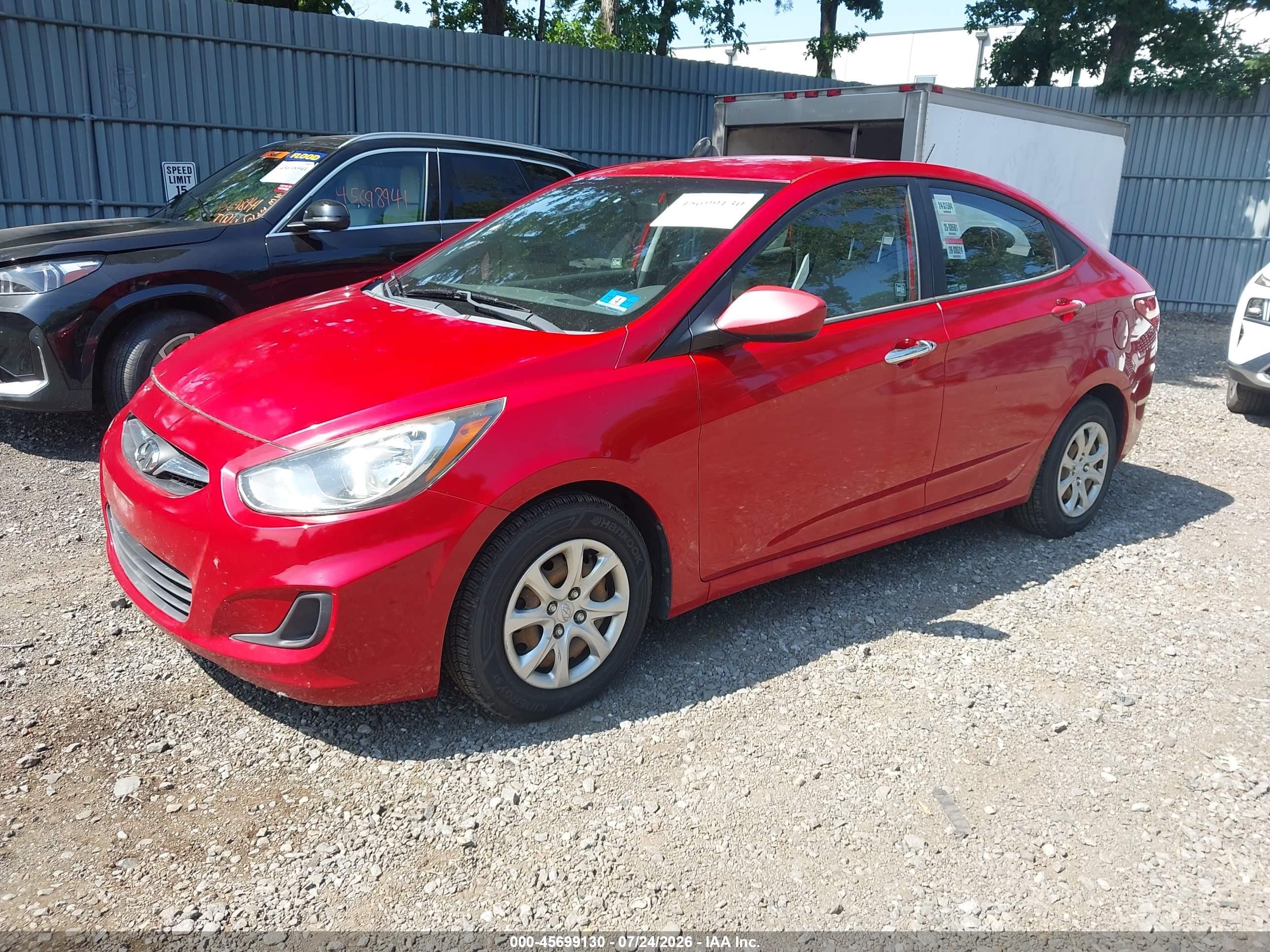 2013 Hyundai Accent Gls Red vin: KMHCT4AE8DU342585