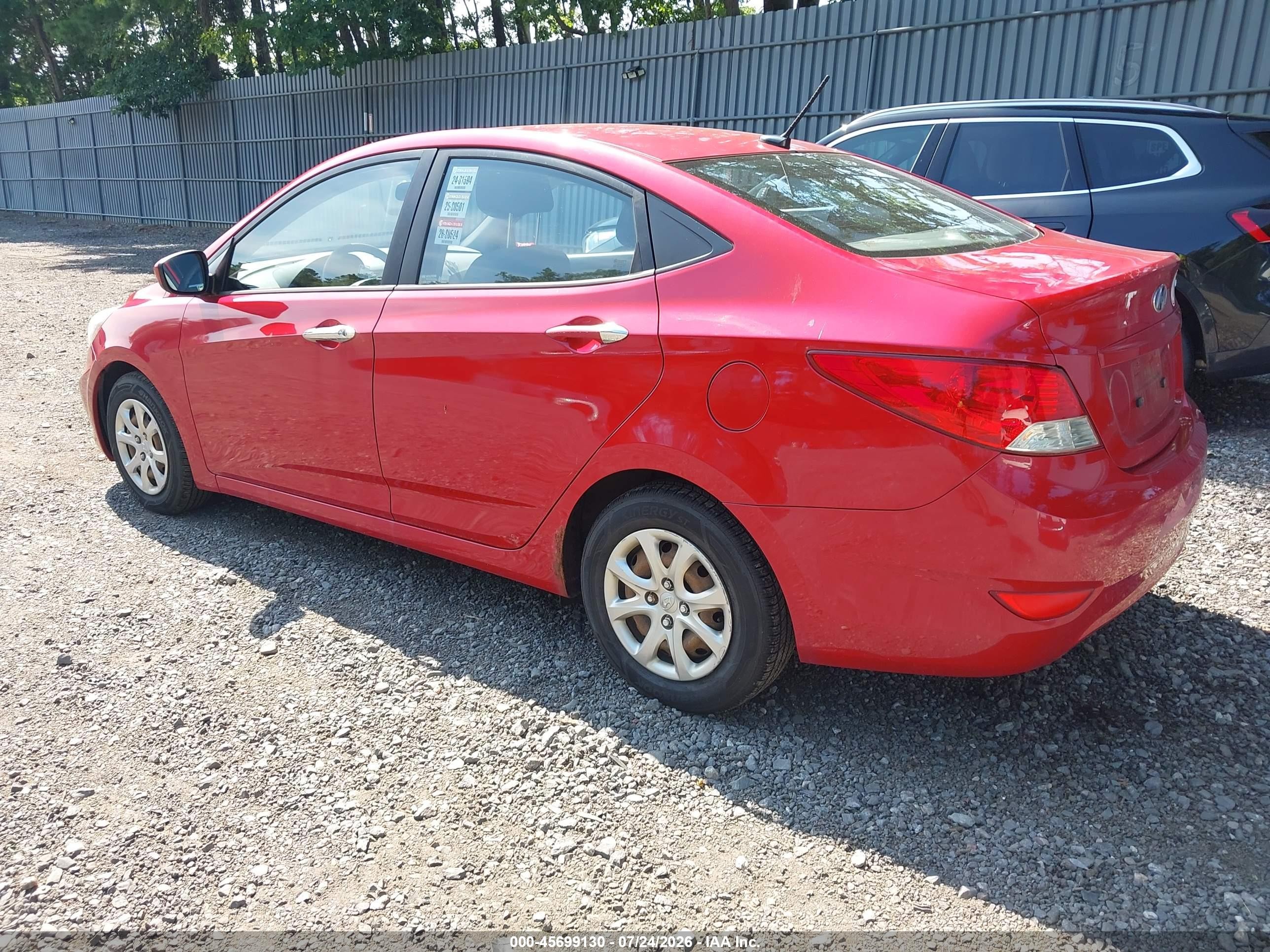 2013 Hyundai Accent Gls Red vin: KMHCT4AE8DU342585