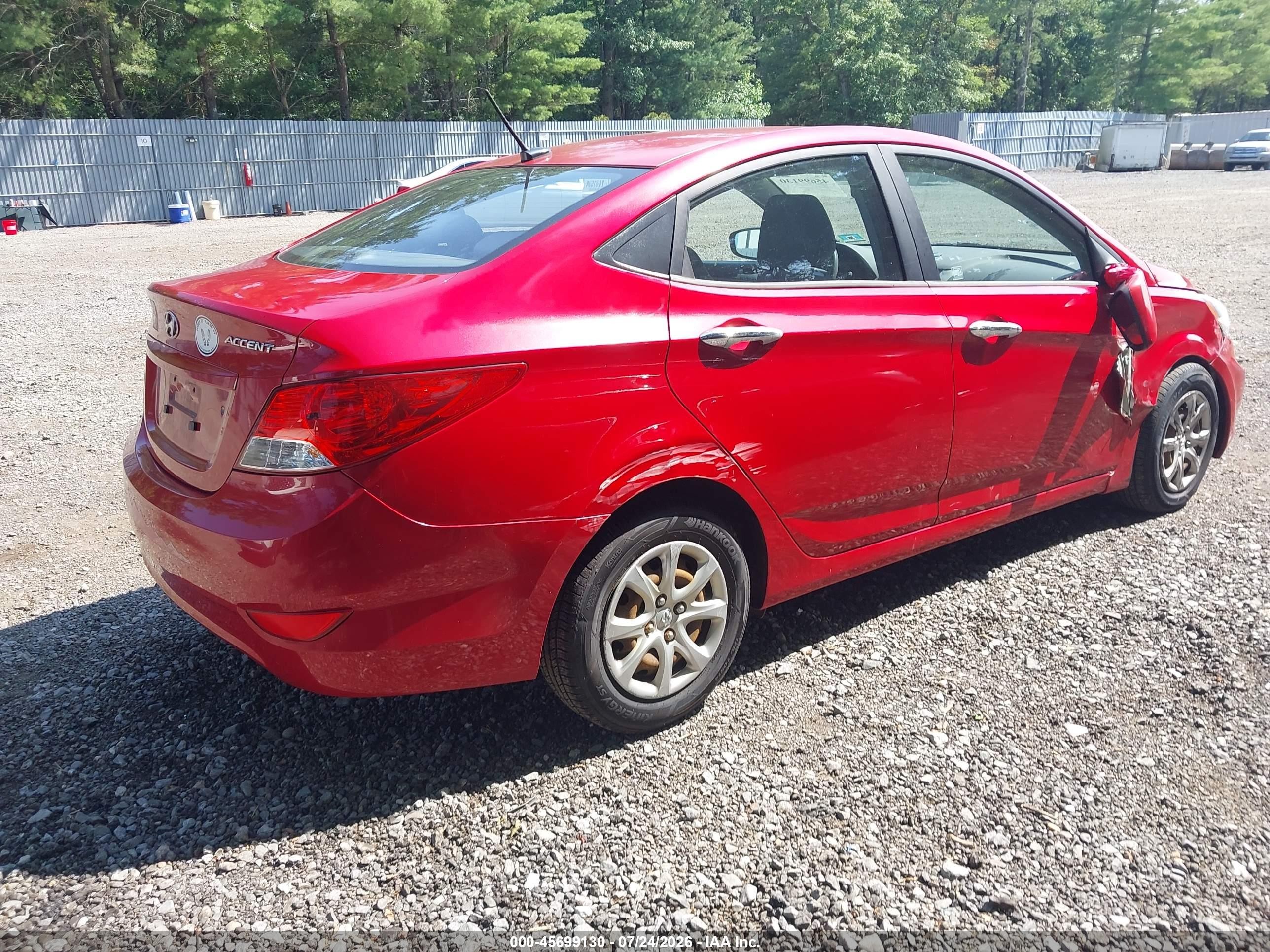 2013 Hyundai Accent Gls Red vin: KMHCT4AE8DU342585