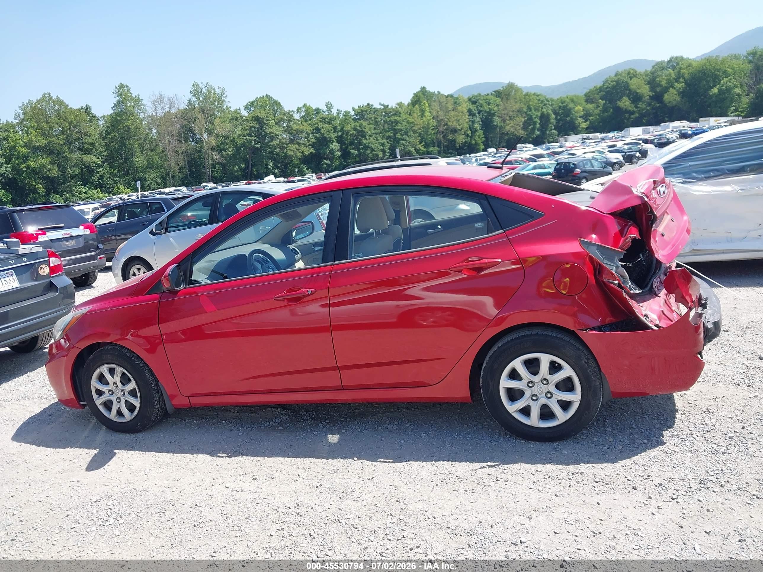 2013 Hyundai Accent Gls Red vin: KMHCT4AE8DU355188