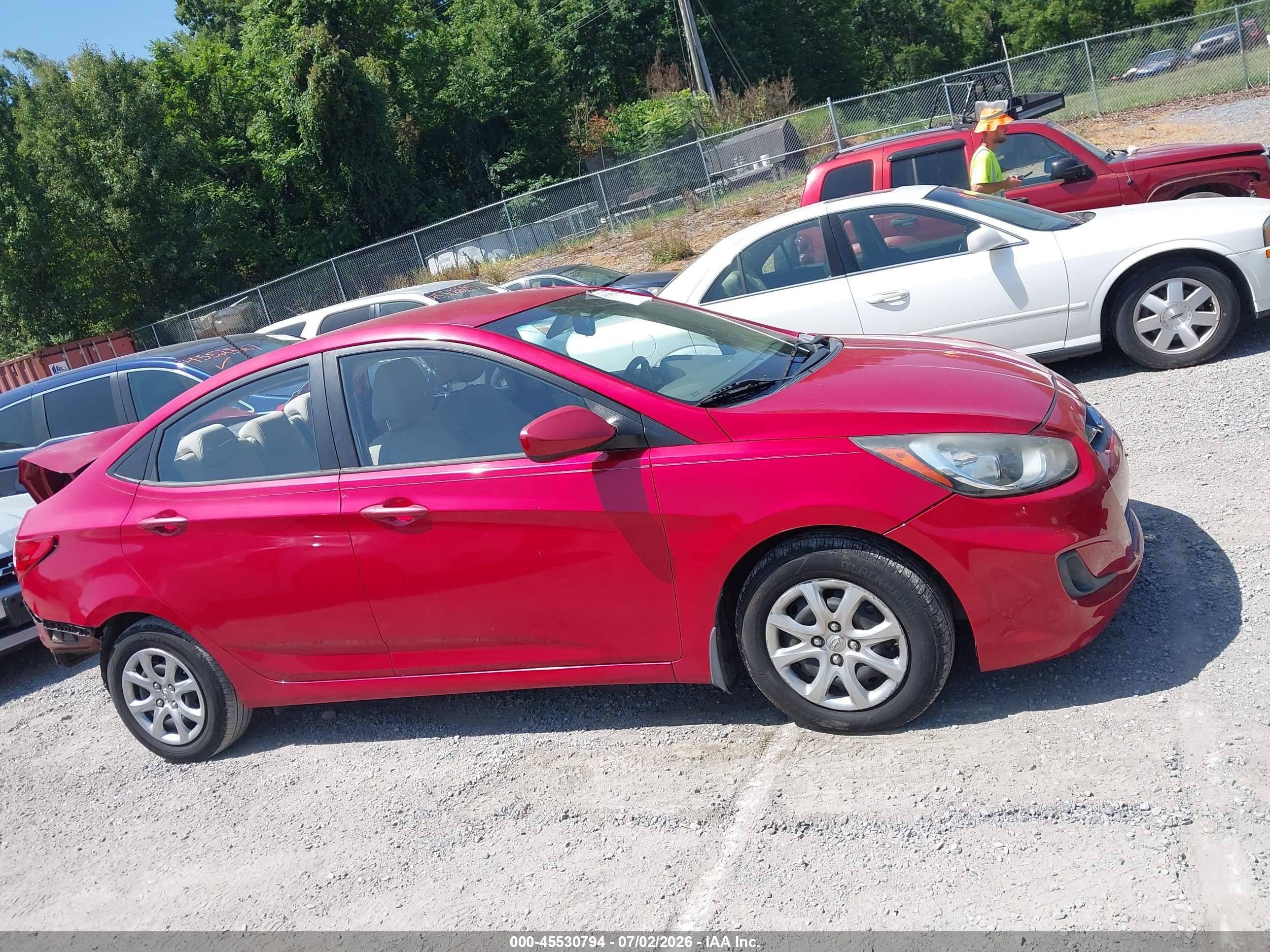 2013 Hyundai Accent Gls Red vin: KMHCT4AE8DU355188