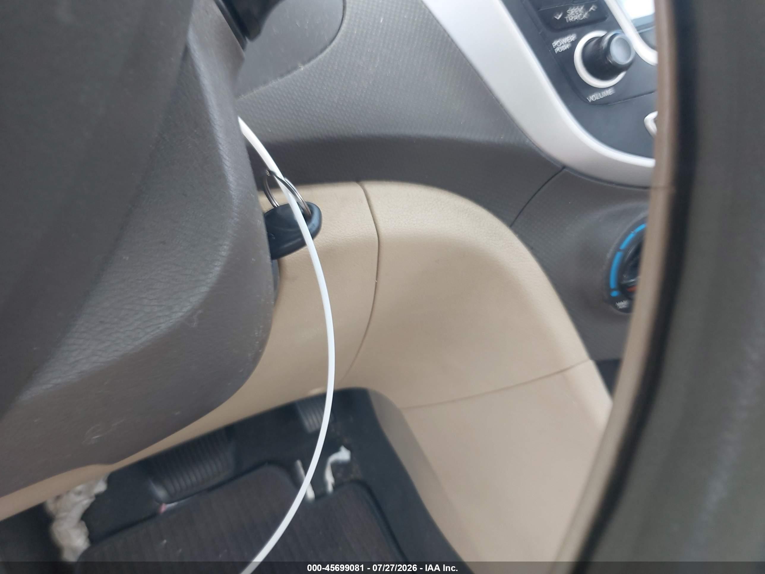 2013 Hyundai Accent Gls Tan vin: KMHCT4AE8DU420363