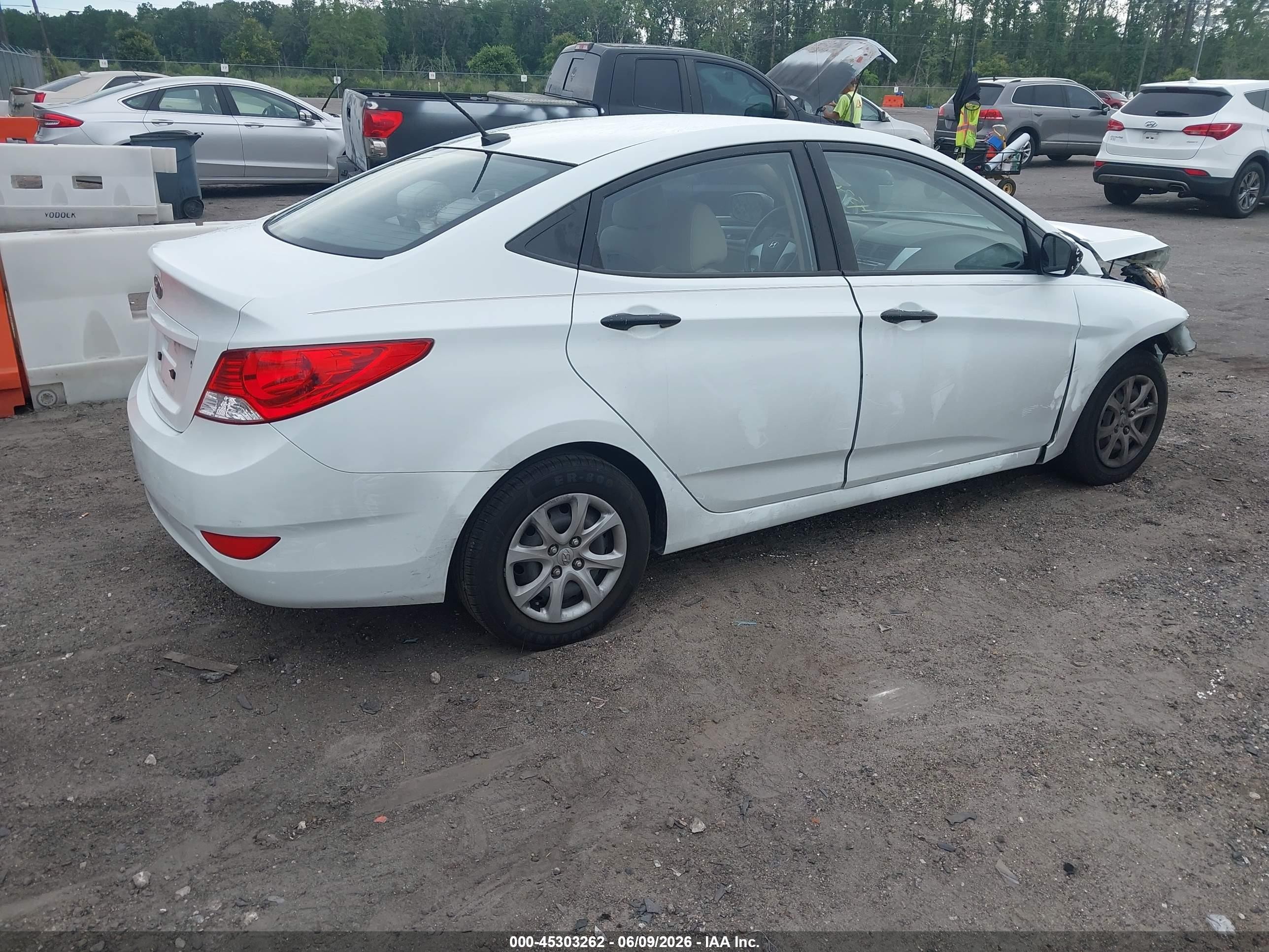 2013 Hyundai Accent Gls White vin: KMHCT4AE8DU421531
