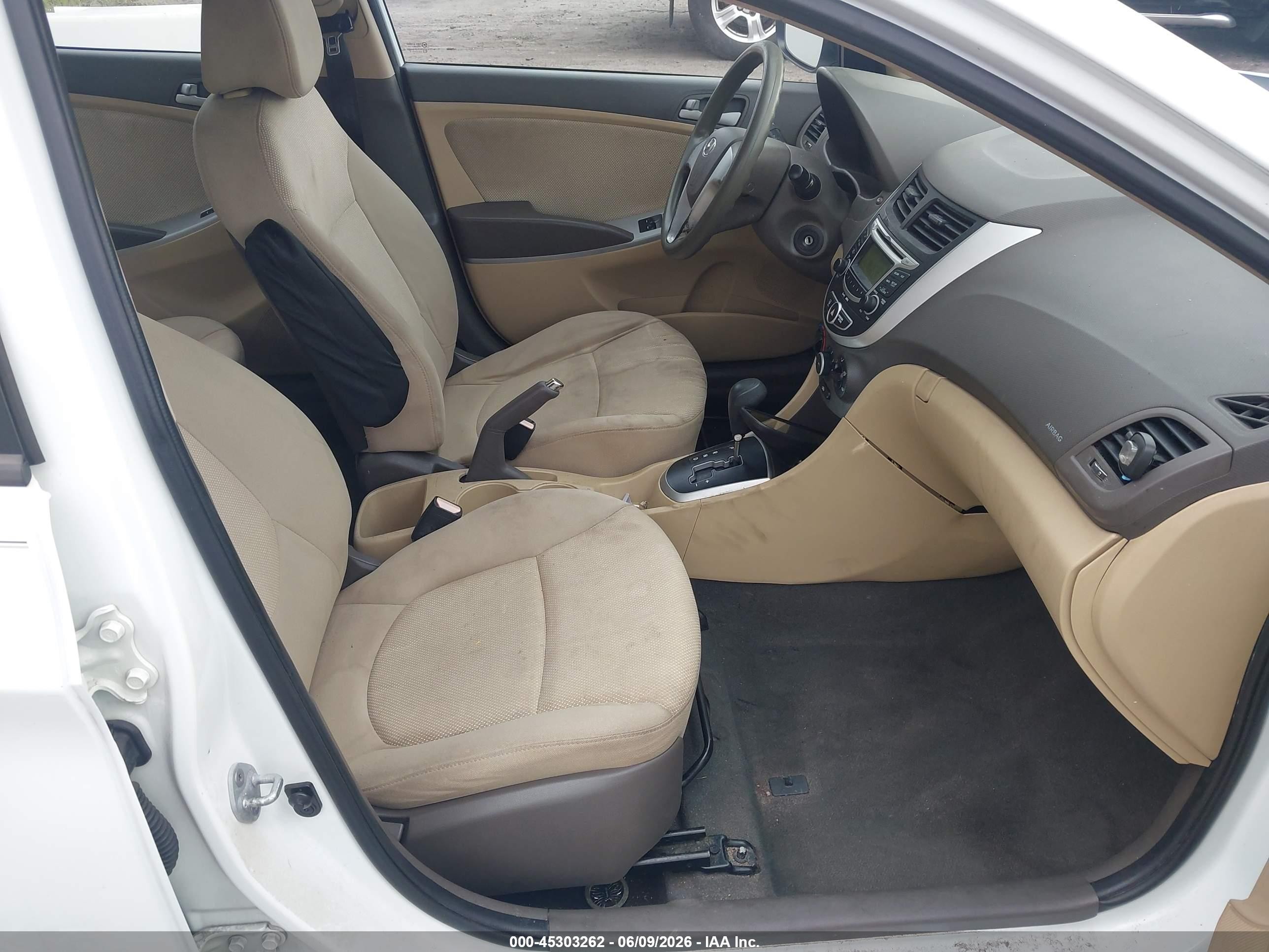 2013 Hyundai Accent Gls White vin: KMHCT4AE8DU421531