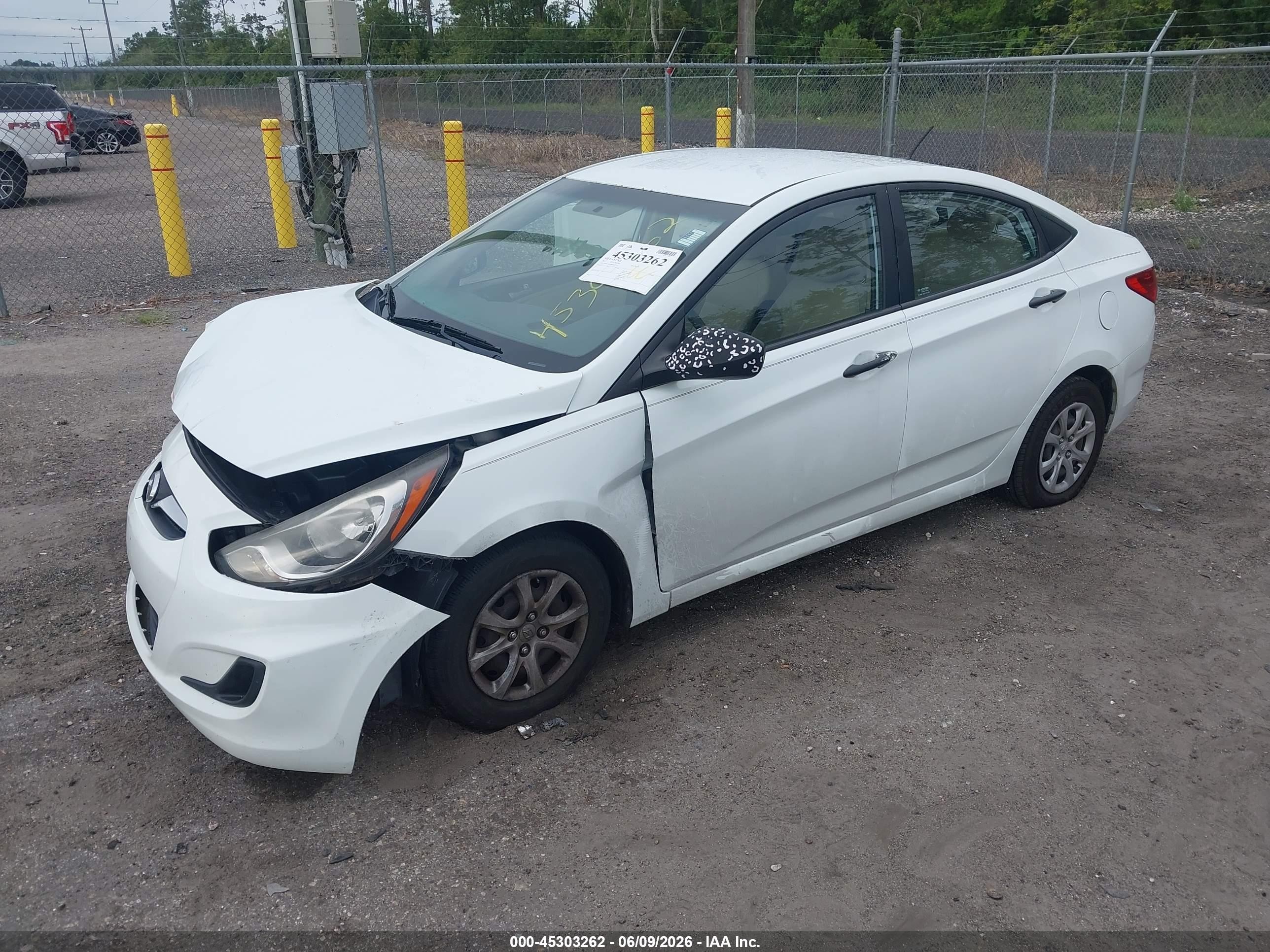 2013 Hyundai Accent Gls White vin: KMHCT4AE8DU421531