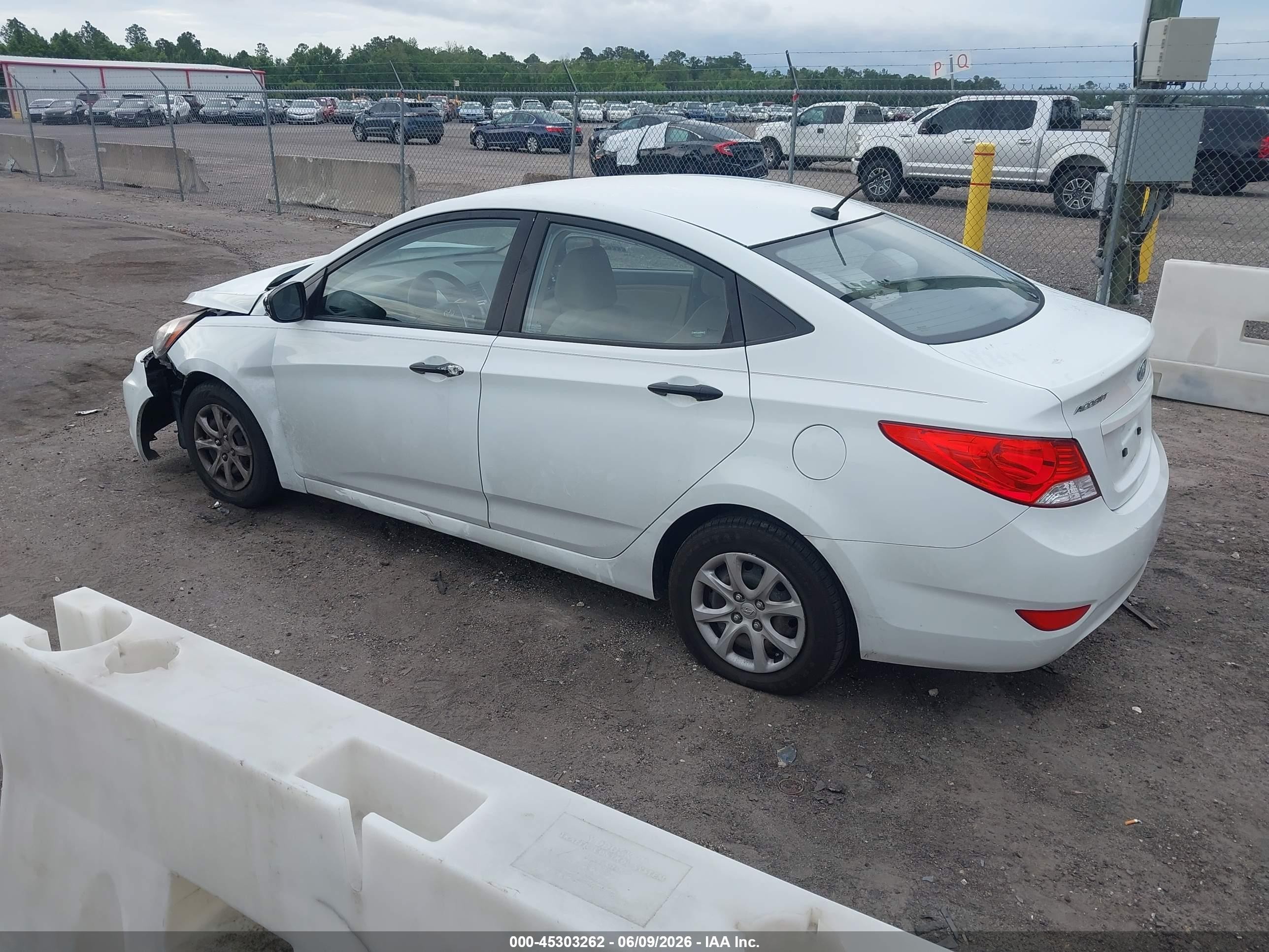 2013 Hyundai Accent Gls White vin: KMHCT4AE8DU421531