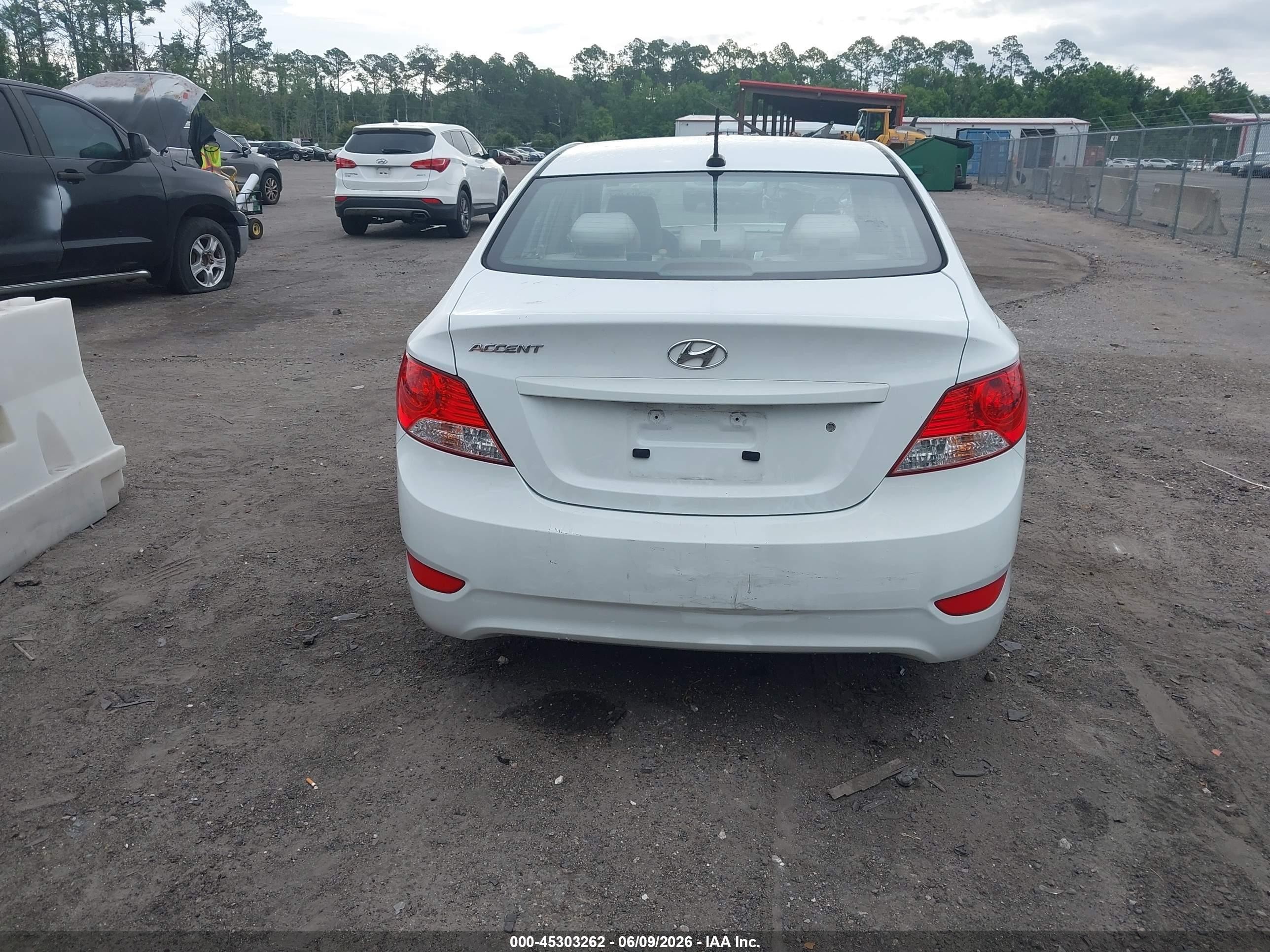 2013 Hyundai Accent Gls White vin: KMHCT4AE8DU421531