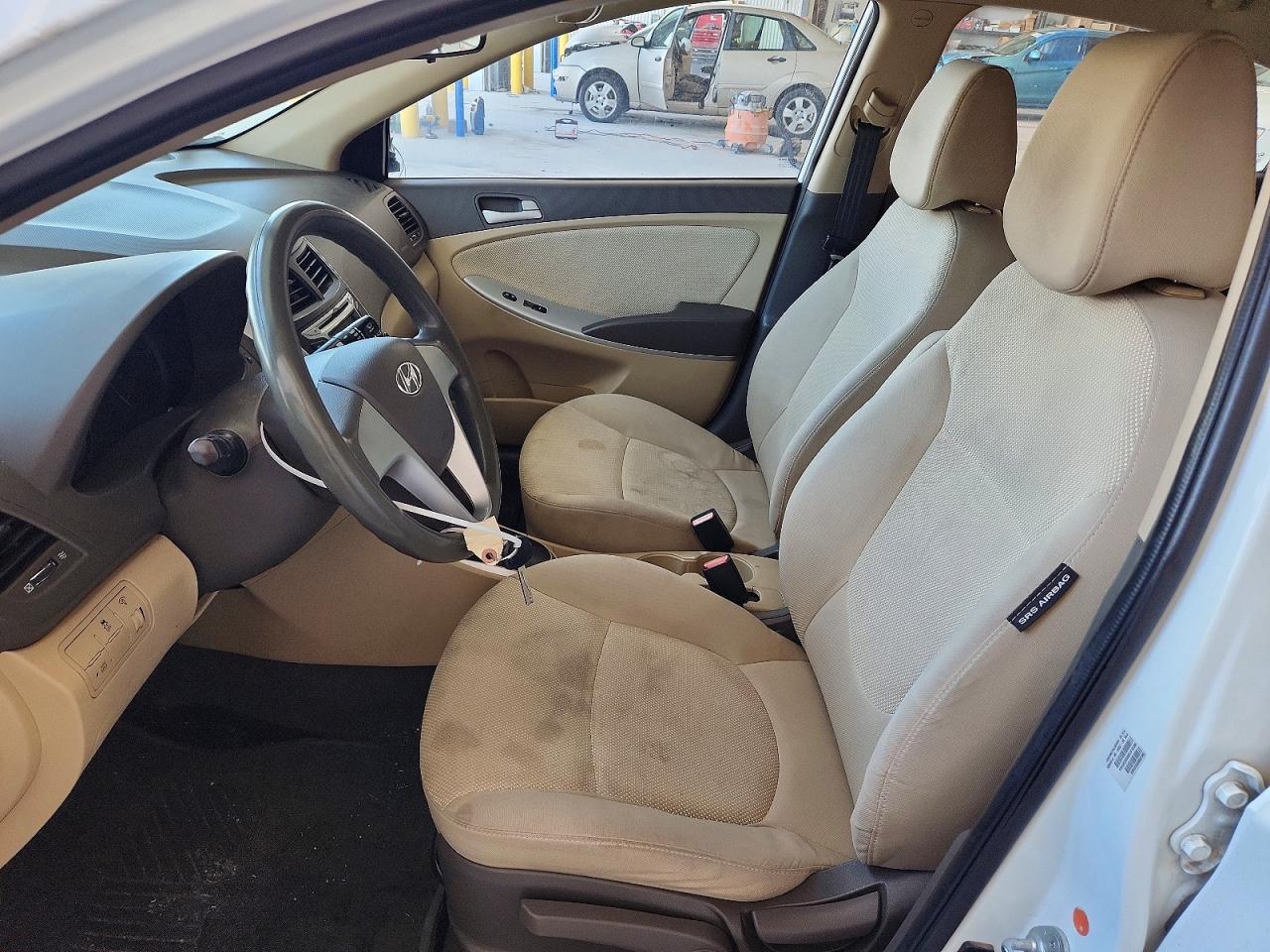 2013 Hyundai Accent Gls White vin: KMHCT4AE8DU496083