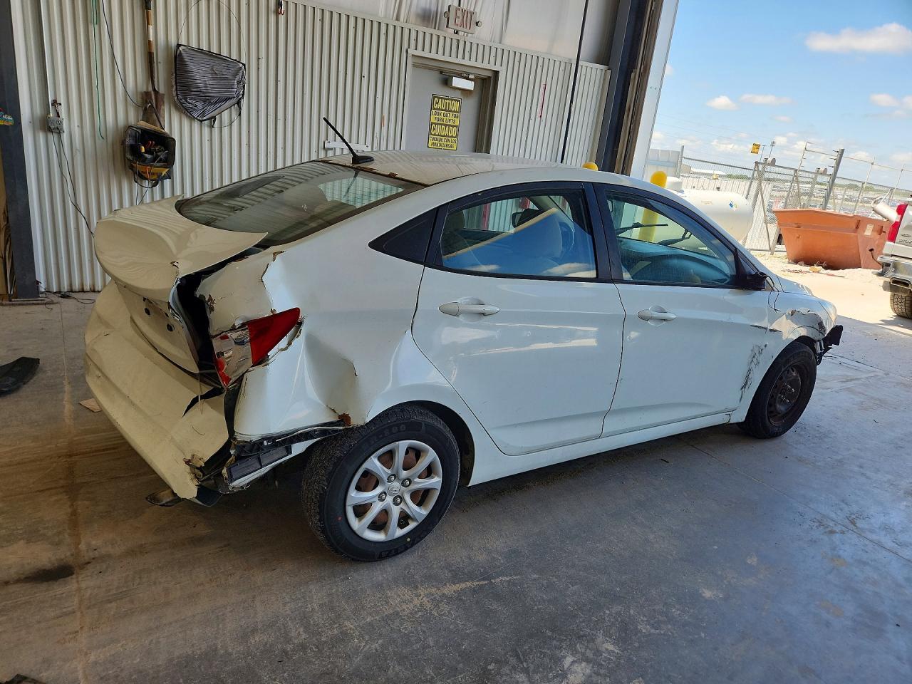 2013 Hyundai Accent Gls White vin: KMHCT4AE8DU496083