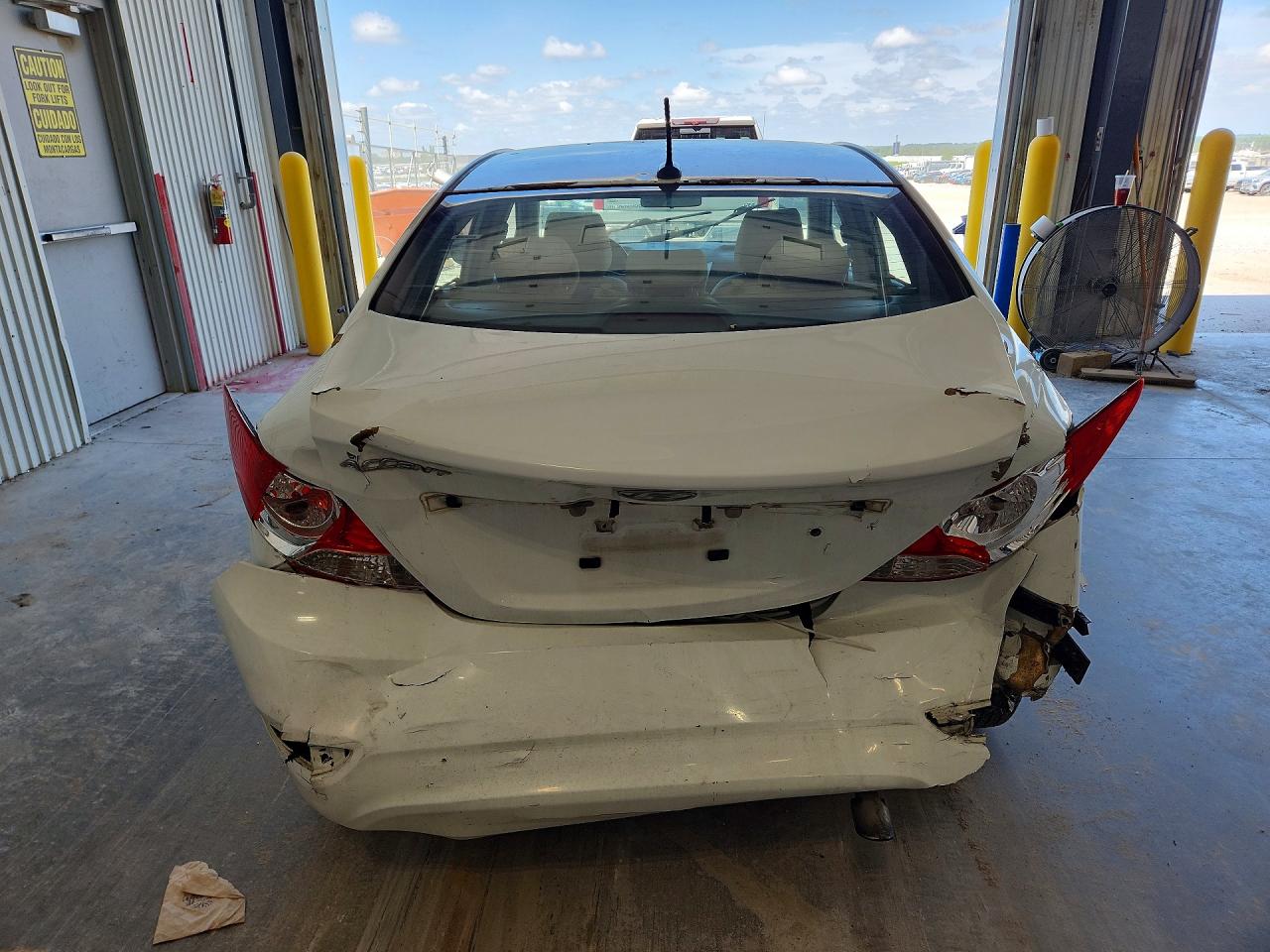 2013 Hyundai Accent Gls White vin: KMHCT4AE8DU496083