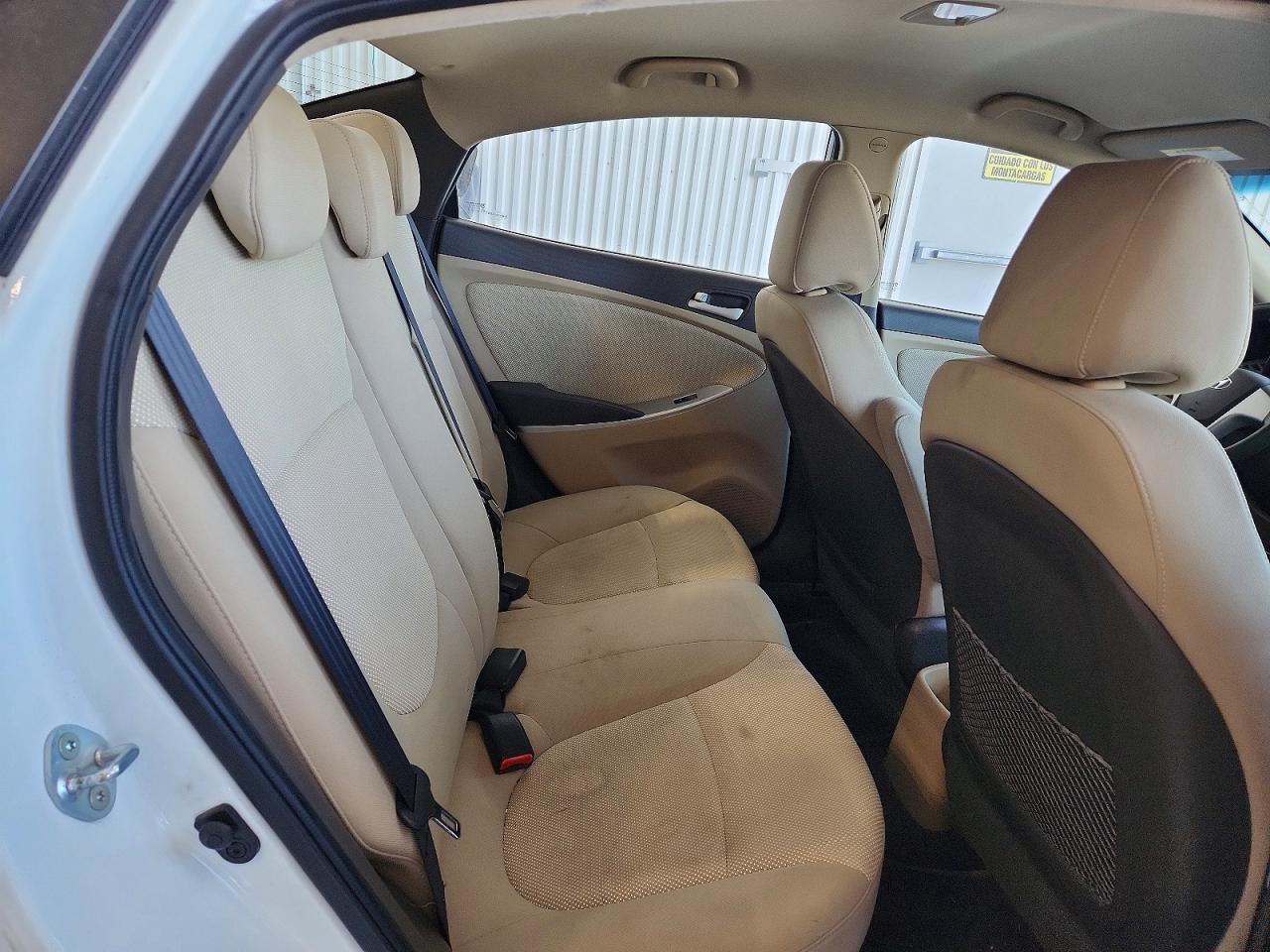 2013 Hyundai Accent Gls White vin: KMHCT4AE8DU496083