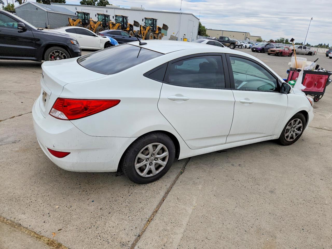 2013 Hyundai Accent Gls White vin: KMHCT4AE8DU541376