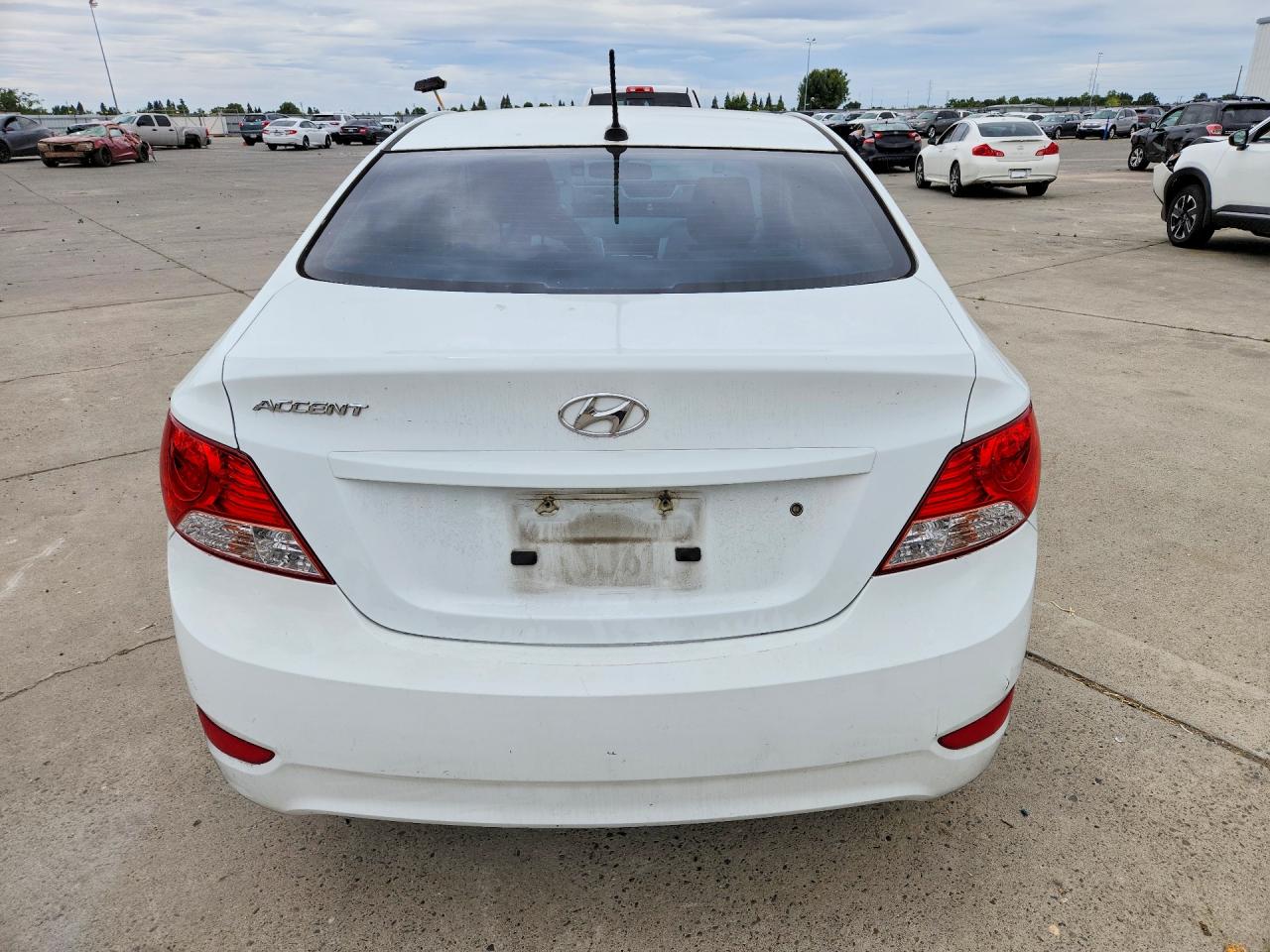 2013 Hyundai Accent Gls White vin: KMHCT4AE8DU541376