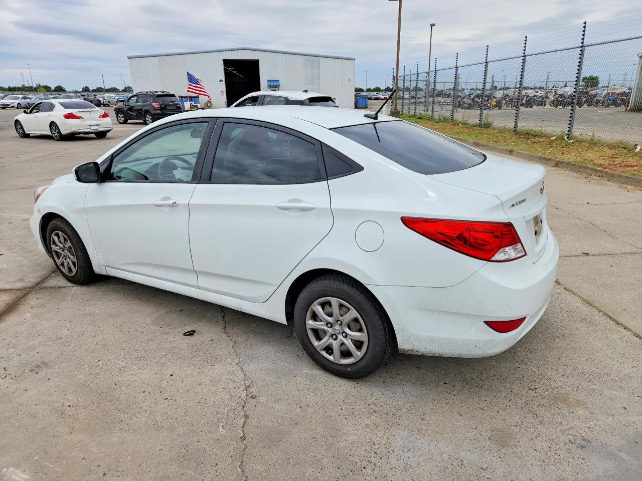 2013 Hyundai Accent Gls White vin: KMHCT4AE8DU541376