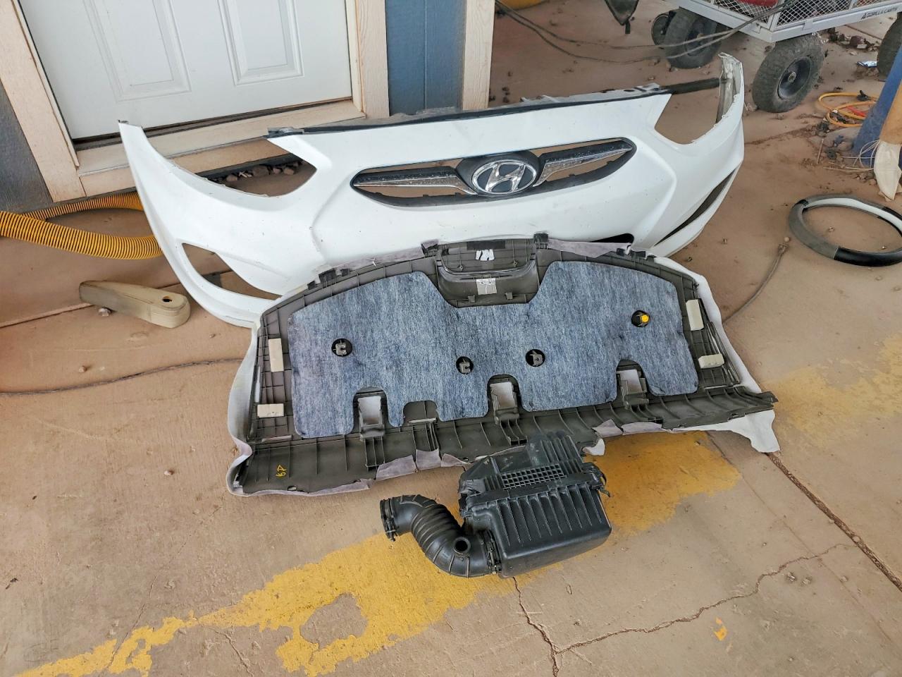 2013 Hyundai Accent Gls White vin: KMHCT4AE8DU550725