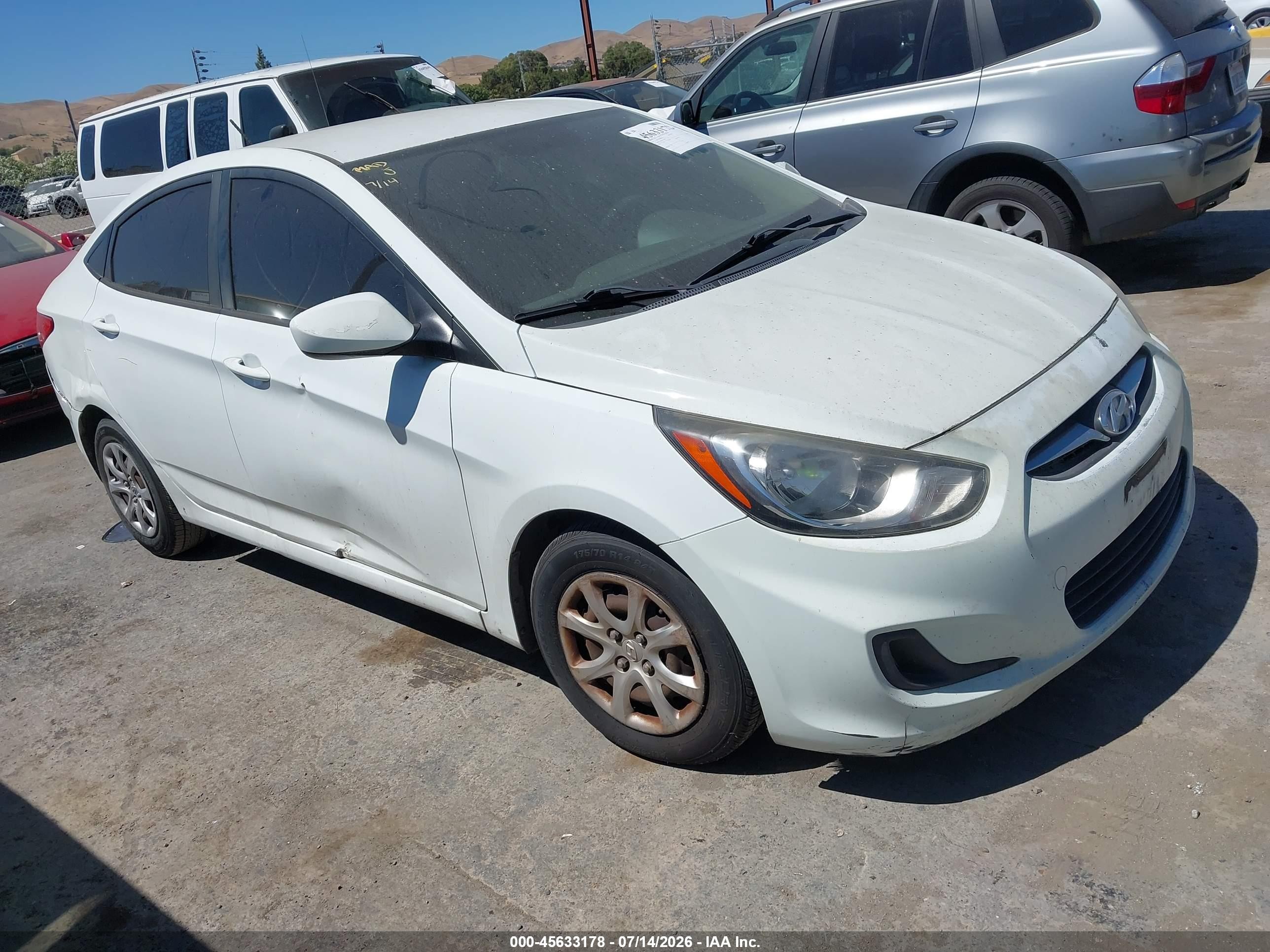 2014 Hyundai Accent Gls White vin: KMHCT4AE8EU616255
