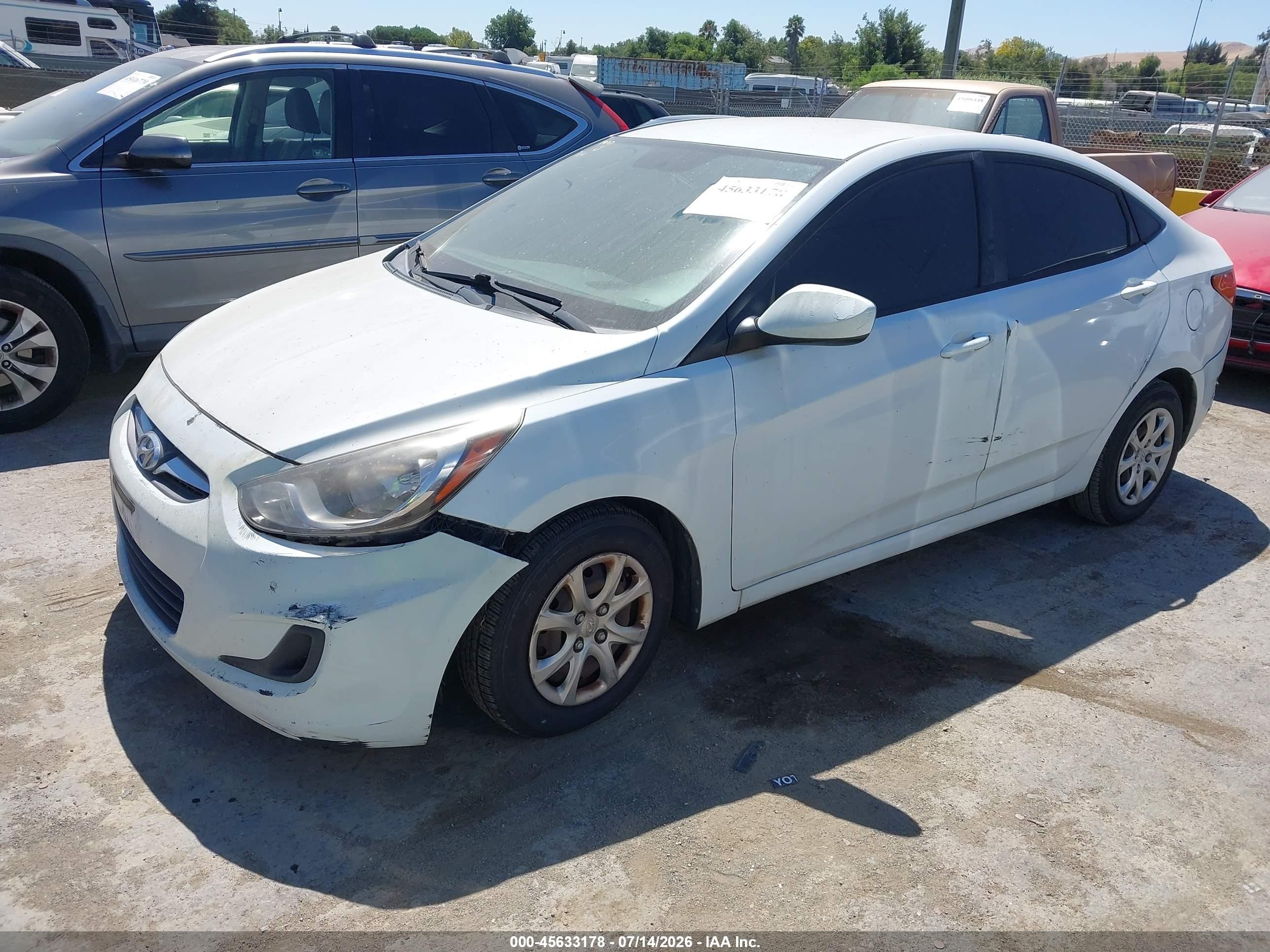 2014 Hyundai Accent Gls White vin: KMHCT4AE8EU616255