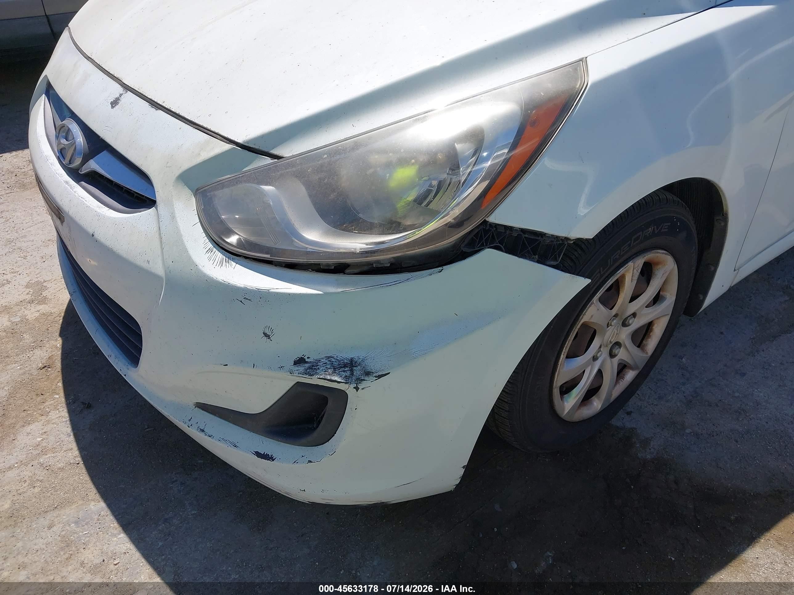 2014 Hyundai Accent Gls White vin: KMHCT4AE8EU616255
