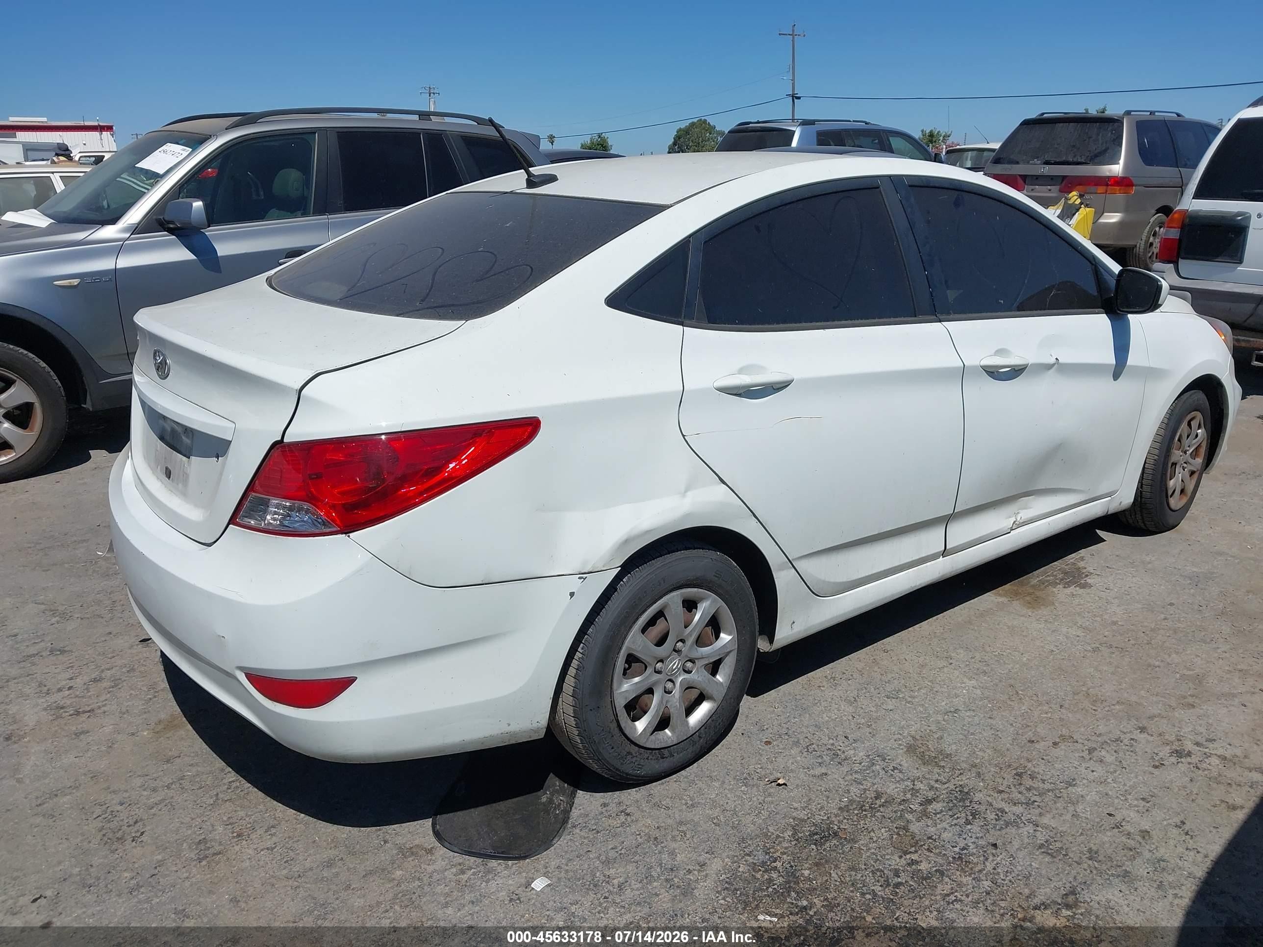 2014 Hyundai Accent Gls White vin: KMHCT4AE8EU616255