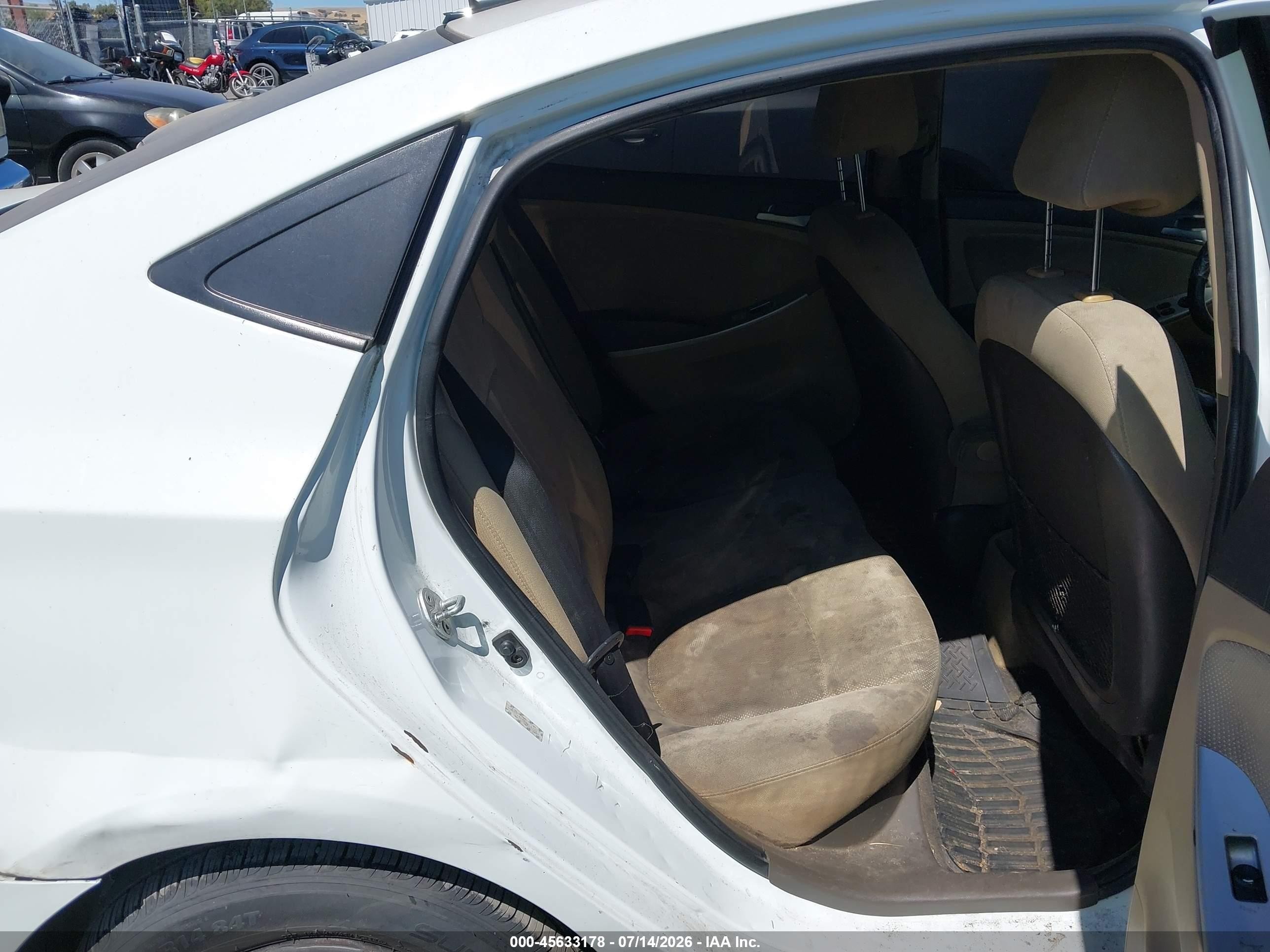 2014 Hyundai Accent Gls White vin: KMHCT4AE8EU616255