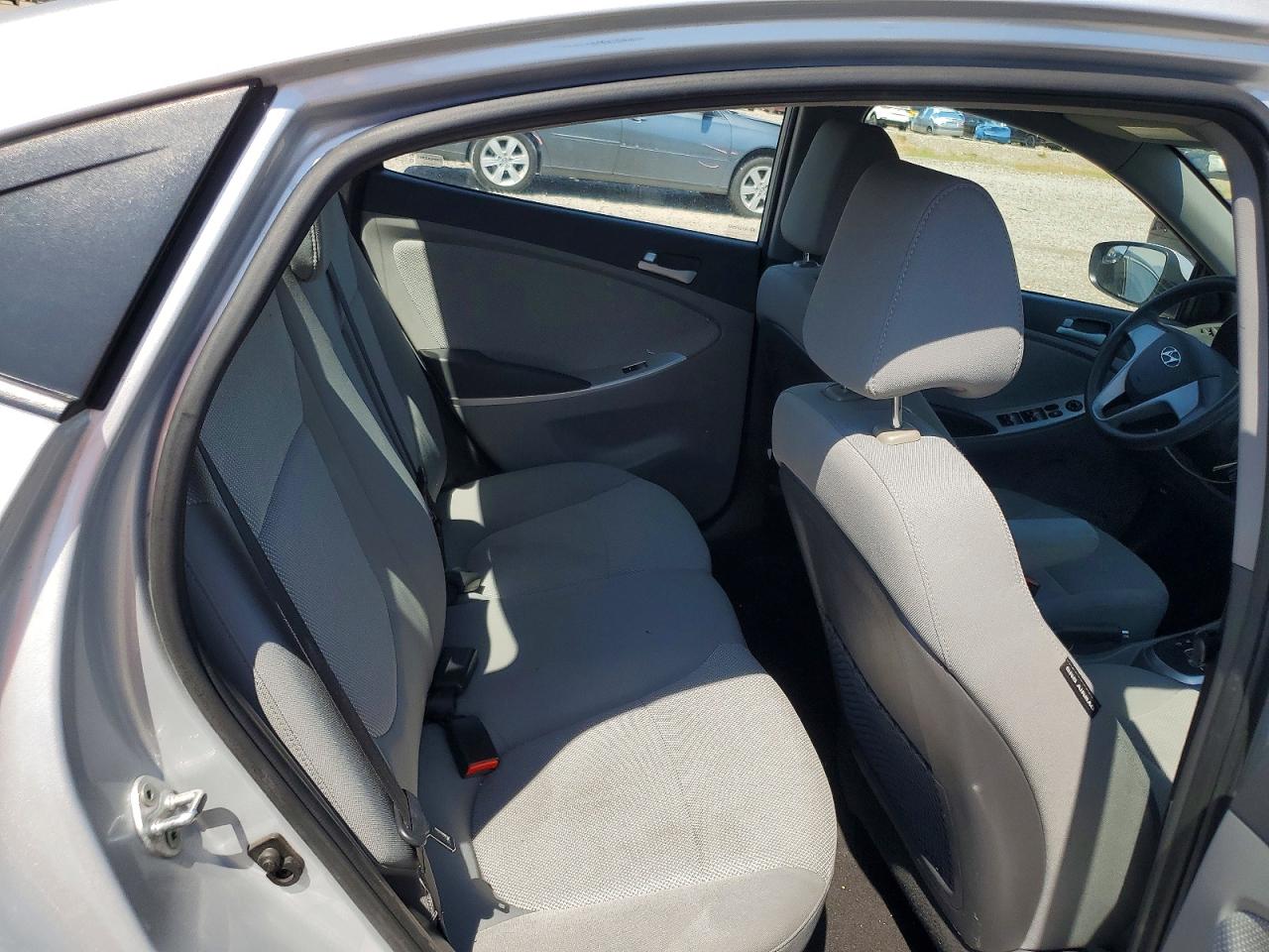 2014 Hyundai Accent Gls Silver vin: KMHCT4AE8EU688038