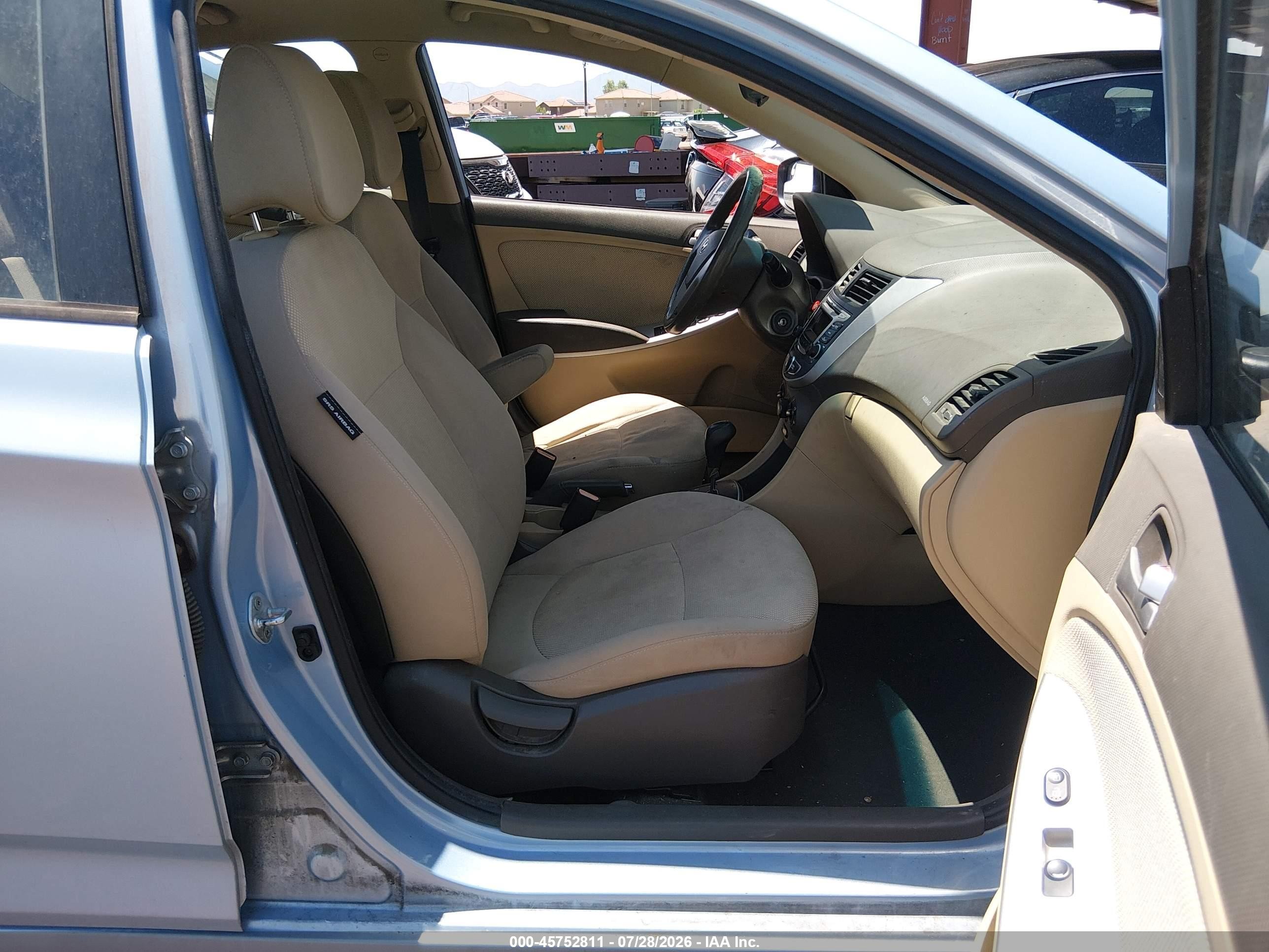 2014 Hyundai Accent Gls White vin: KMHCT4AE8EU702519
