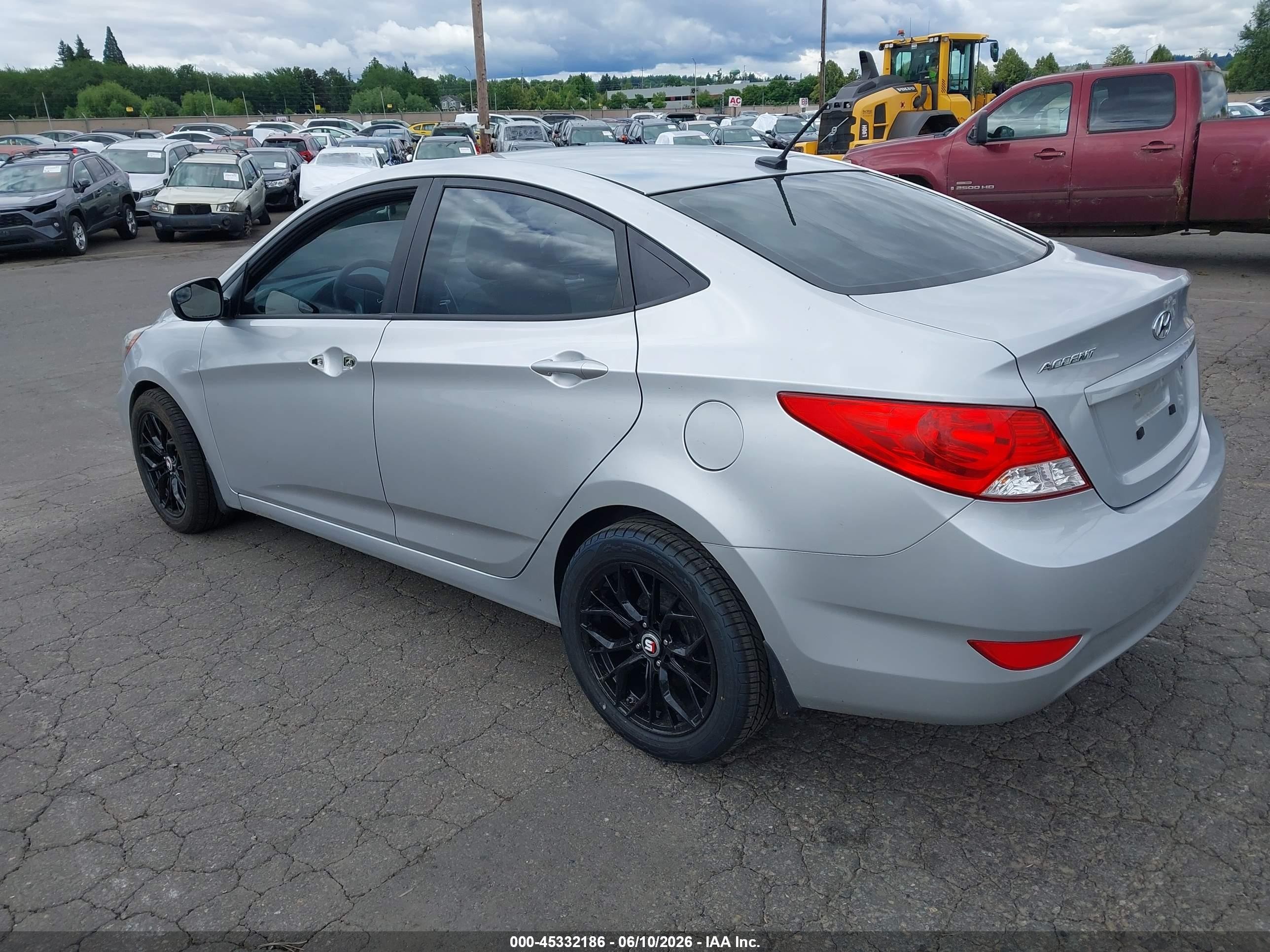 2014 Hyundai Accent Gls Silver vin: KMHCT4AE8EU729395