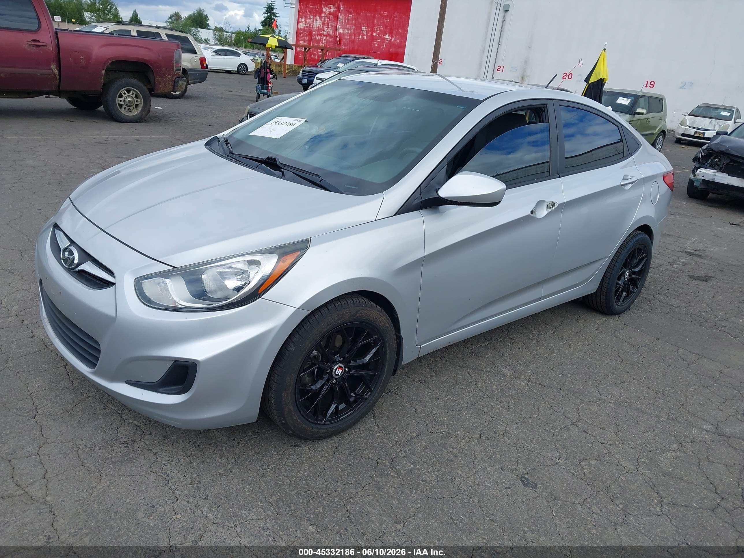 2014 Hyundai Accent Gls Silver vin: KMHCT4AE8EU729395