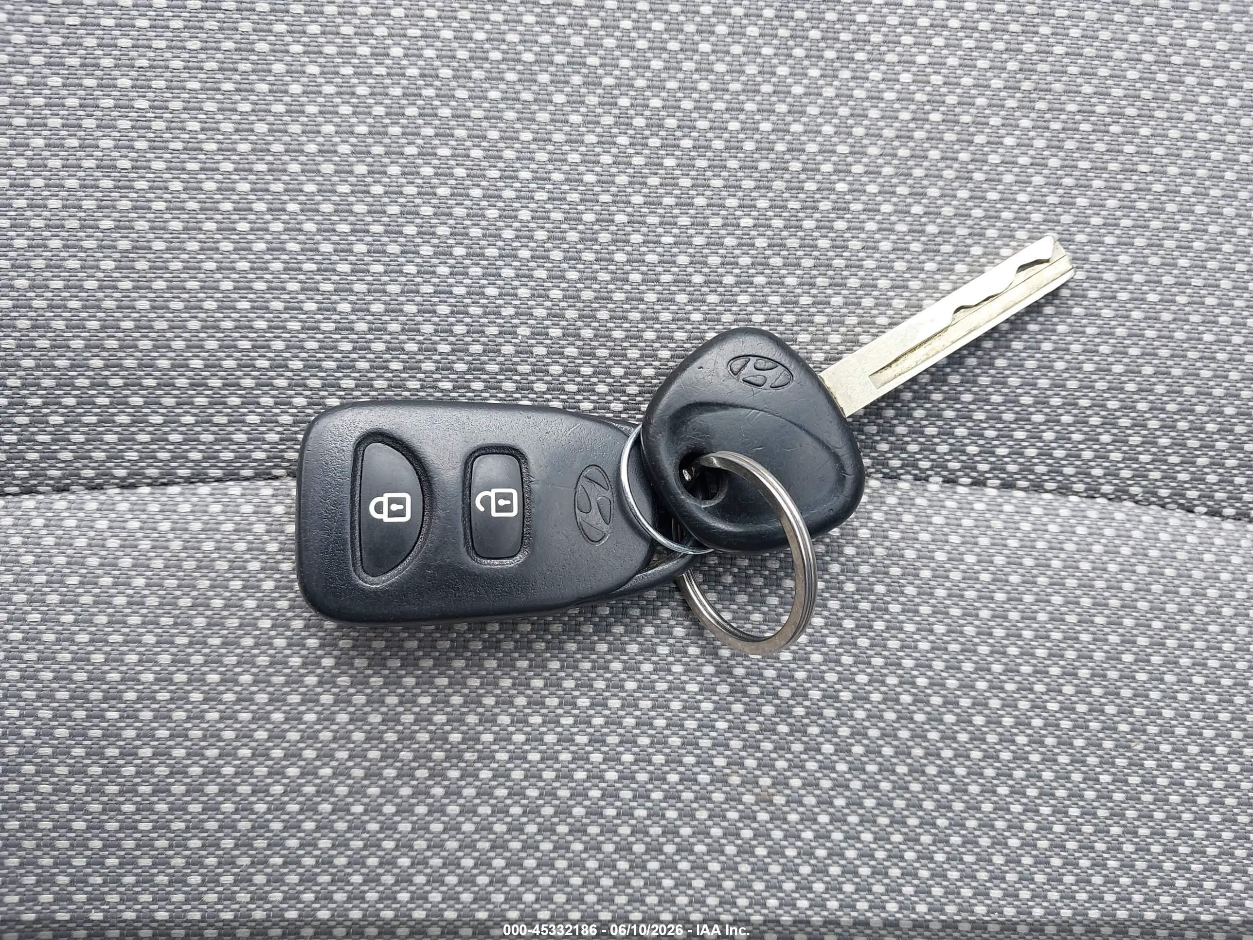 2014 Hyundai Accent Gls Silver vin: KMHCT4AE8EU729395