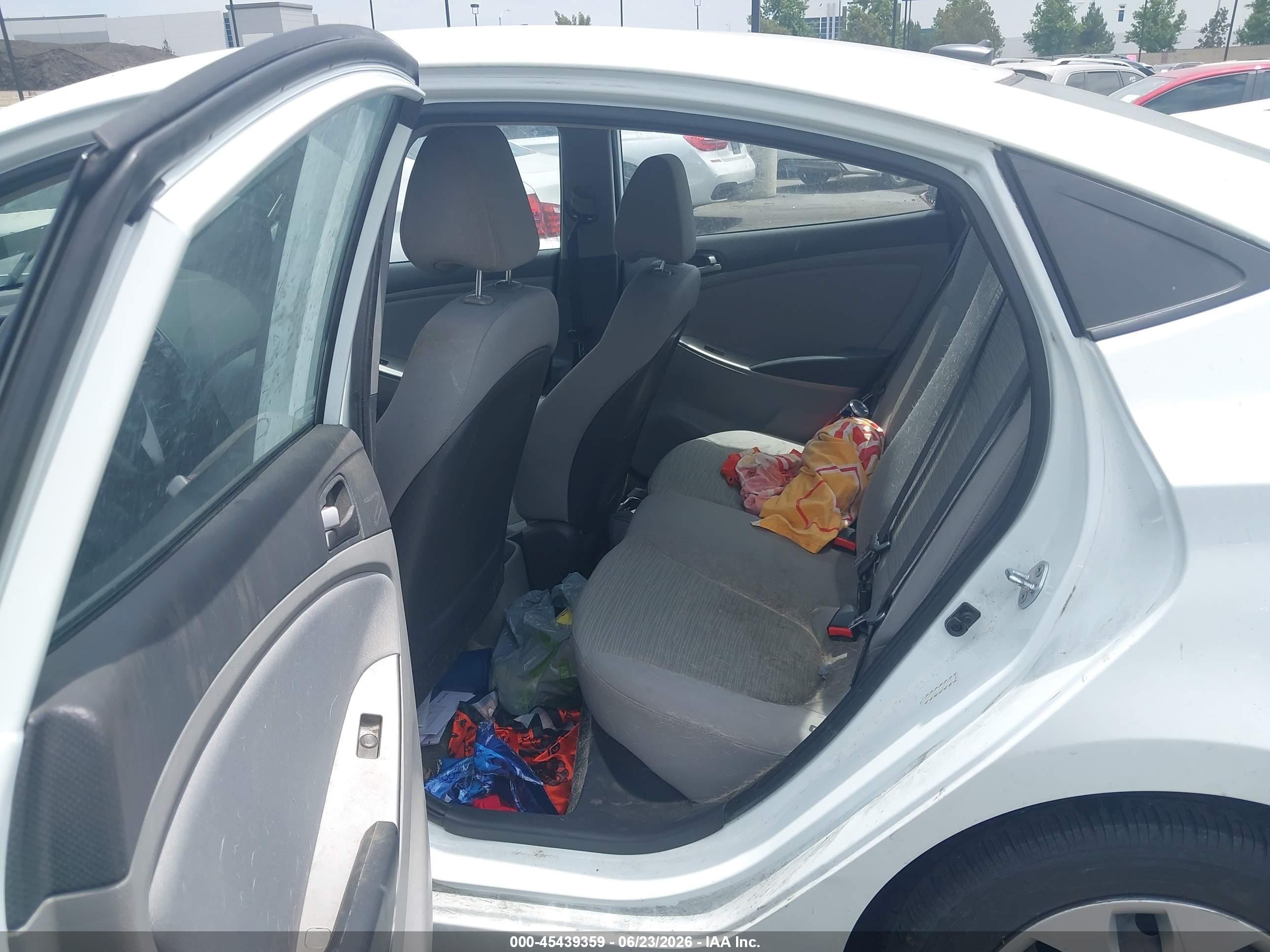 2015 Hyundai Accent Gls White vin: KMHCT4AE8FU881923