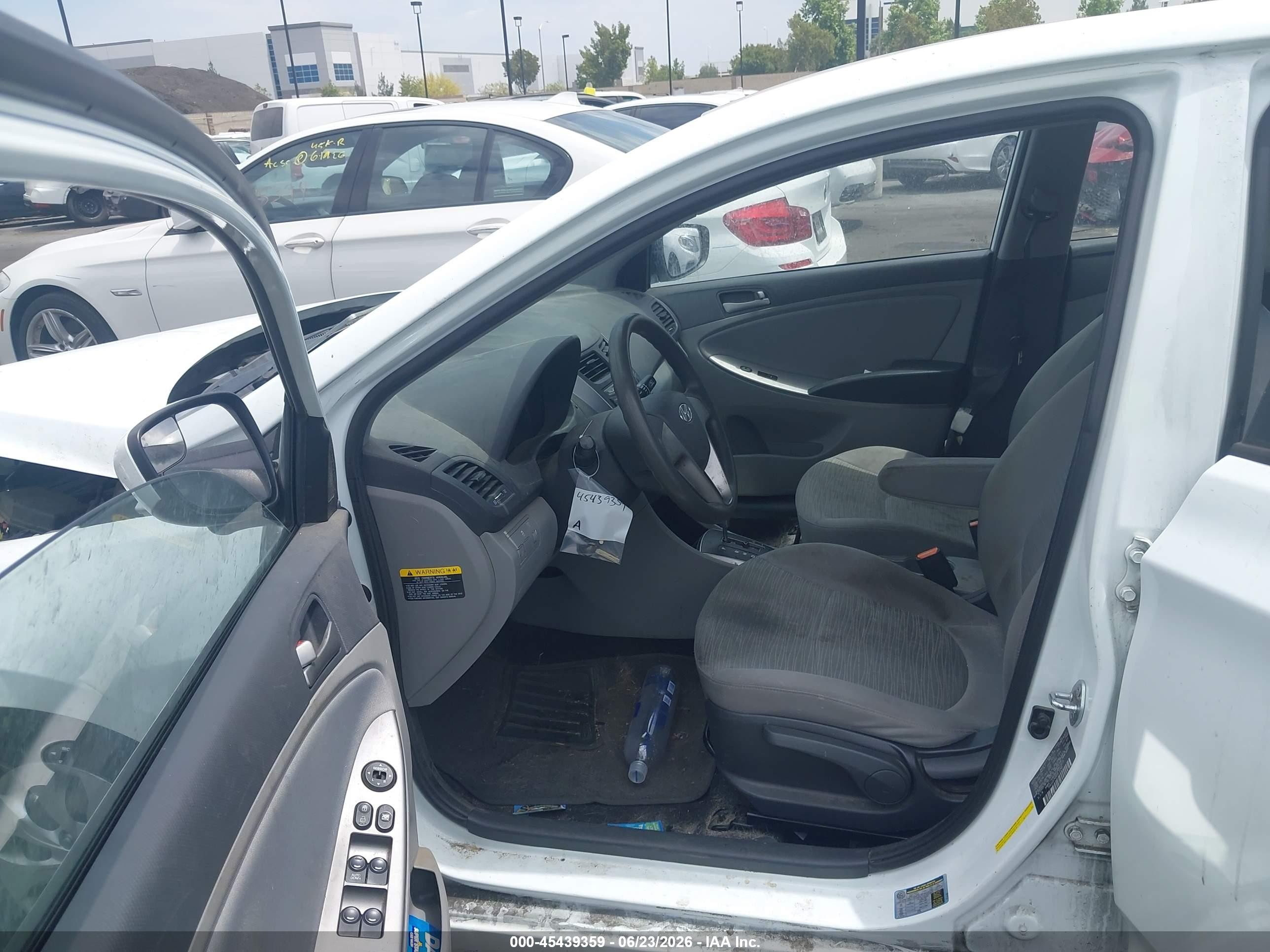 2015 Hyundai Accent Gls White vin: KMHCT4AE8FU881923