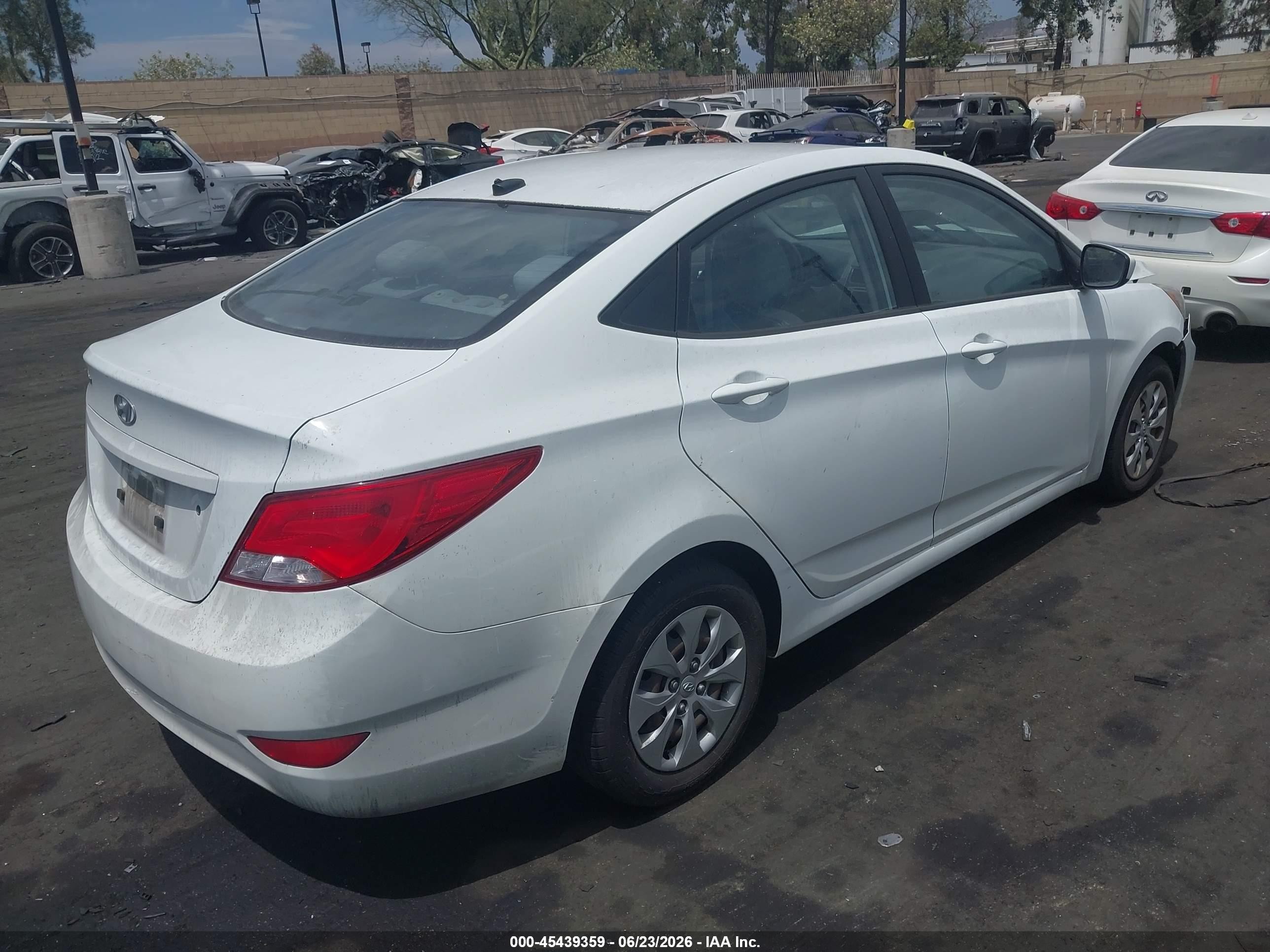 2015 Hyundai Accent Gls White vin: KMHCT4AE8FU881923