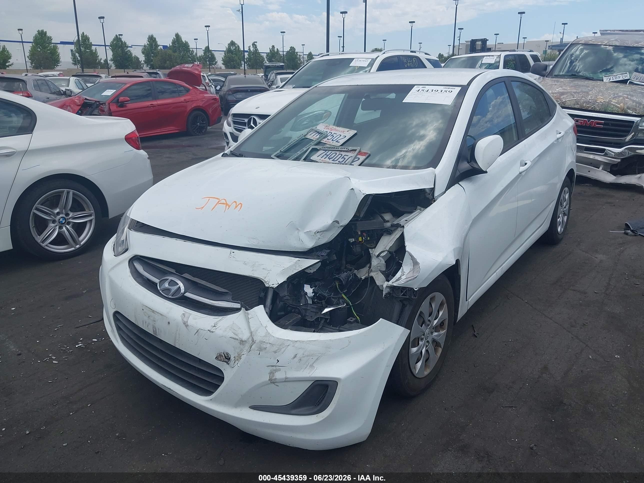 2015 Hyundai Accent Gls White vin: KMHCT4AE8FU881923