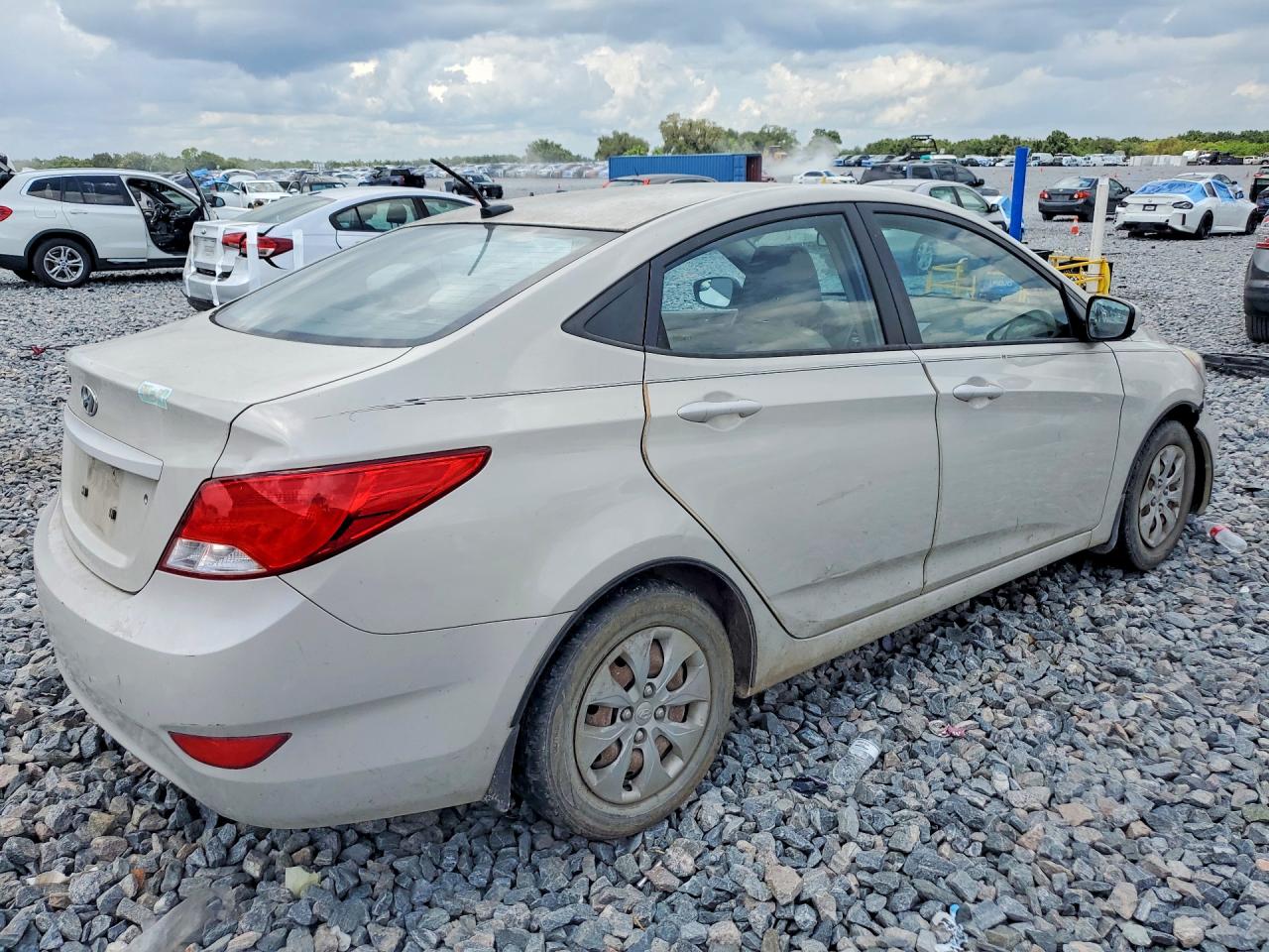 2015 Hyundai Accent Gls Tan vin: KMHCT4AE8FU921837