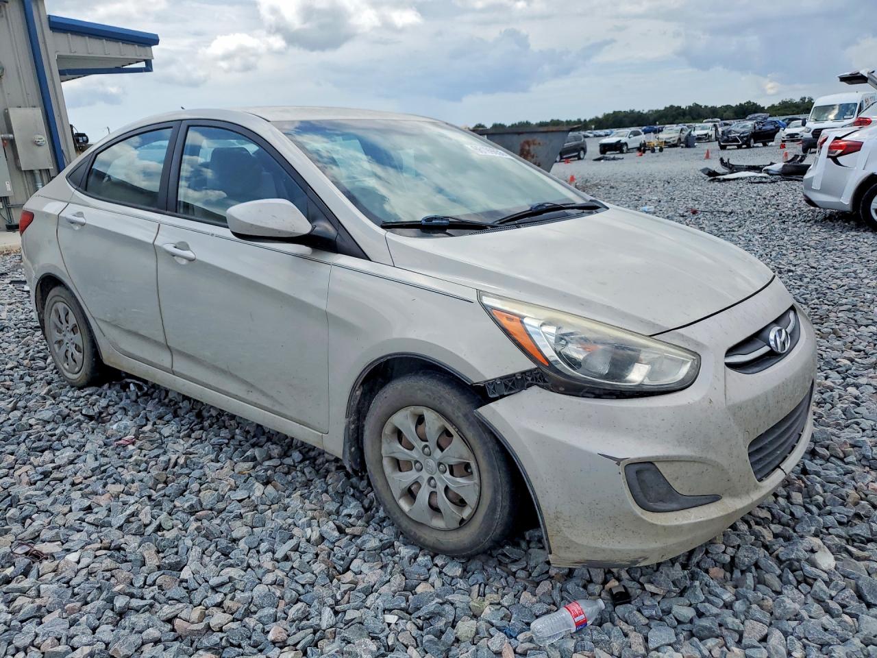 2015 Hyundai Accent Gls Tan vin: KMHCT4AE8FU921837