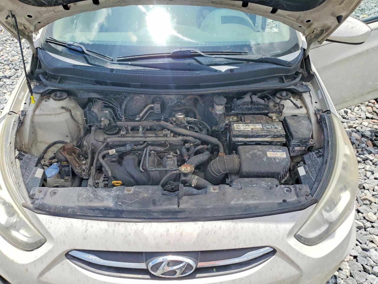 2015 Hyundai Accent Gls Tan vin: KMHCT4AE8FU921837