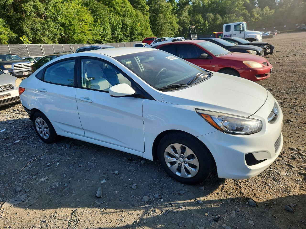 2016 Hyundai Accent Se White vin: KMHCT4AE8GU971221