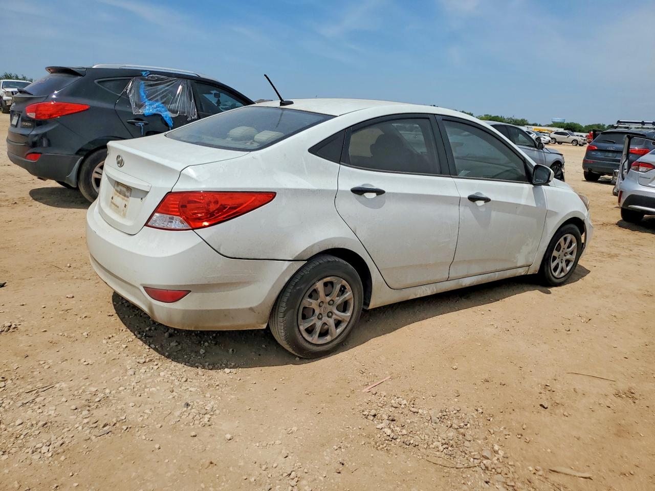 2012 Hyundai Accent Gls White vin: KMHCT4AE9CU054086