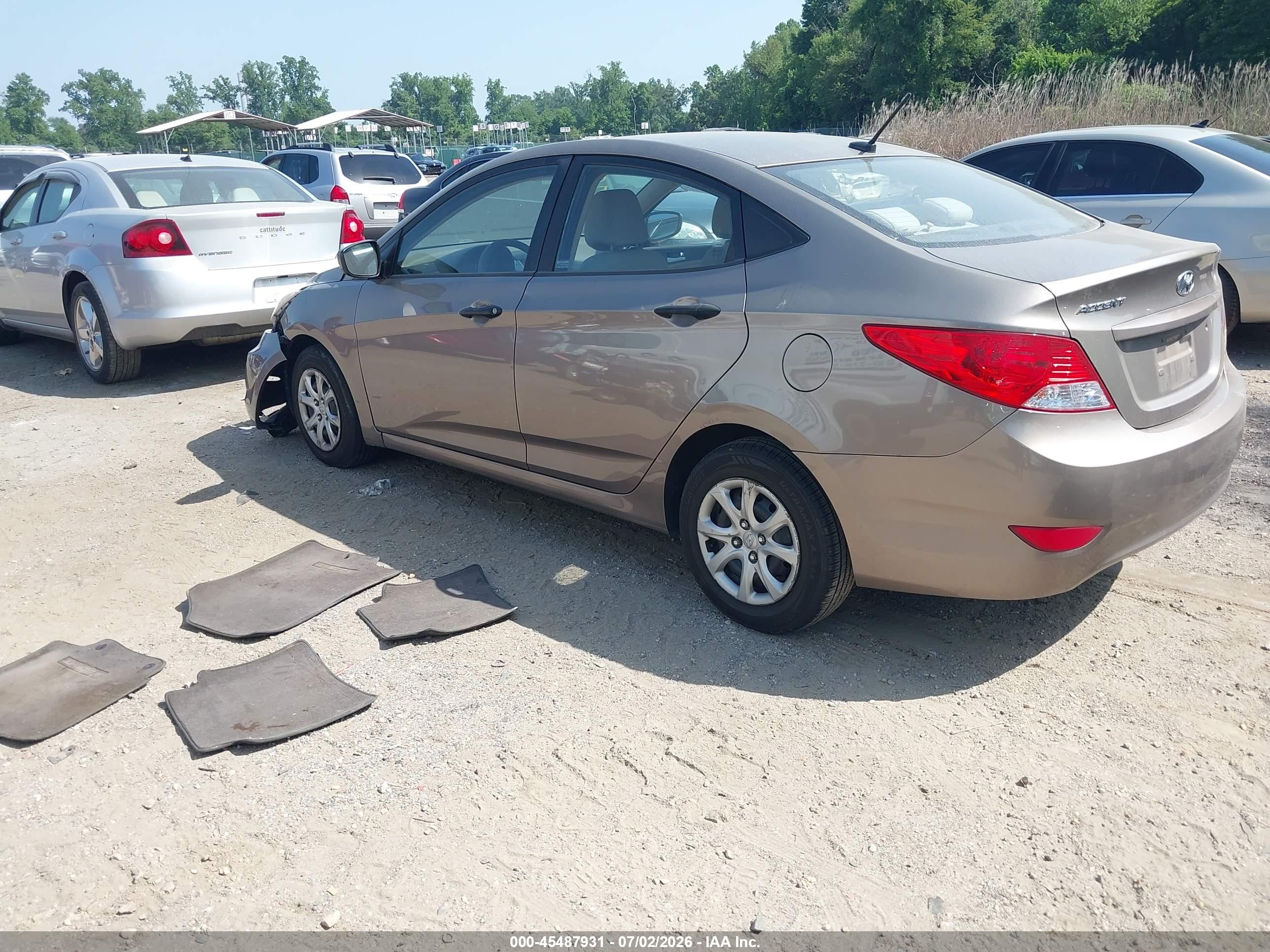 2012 Hyundai Accent Gls Cream vin: KMHCT4AE9CU060020