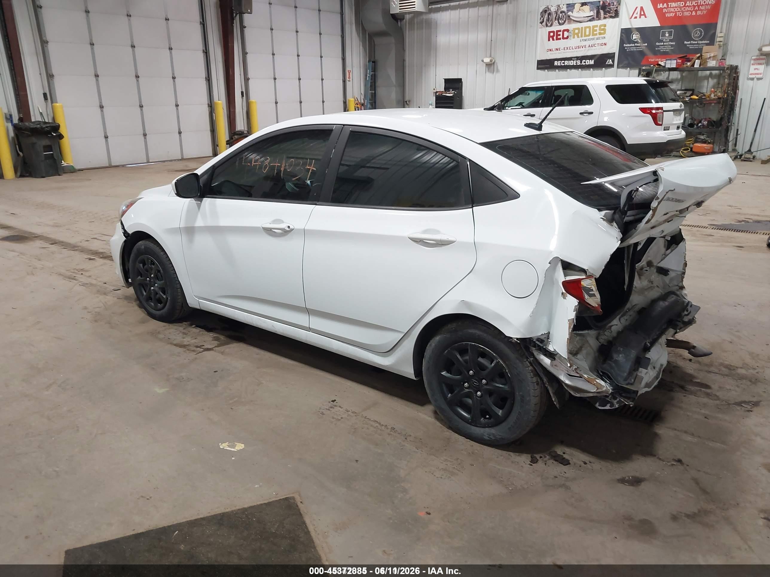 2012 Hyundai Accent Gls White vin: KMHCT4AE9CU209302