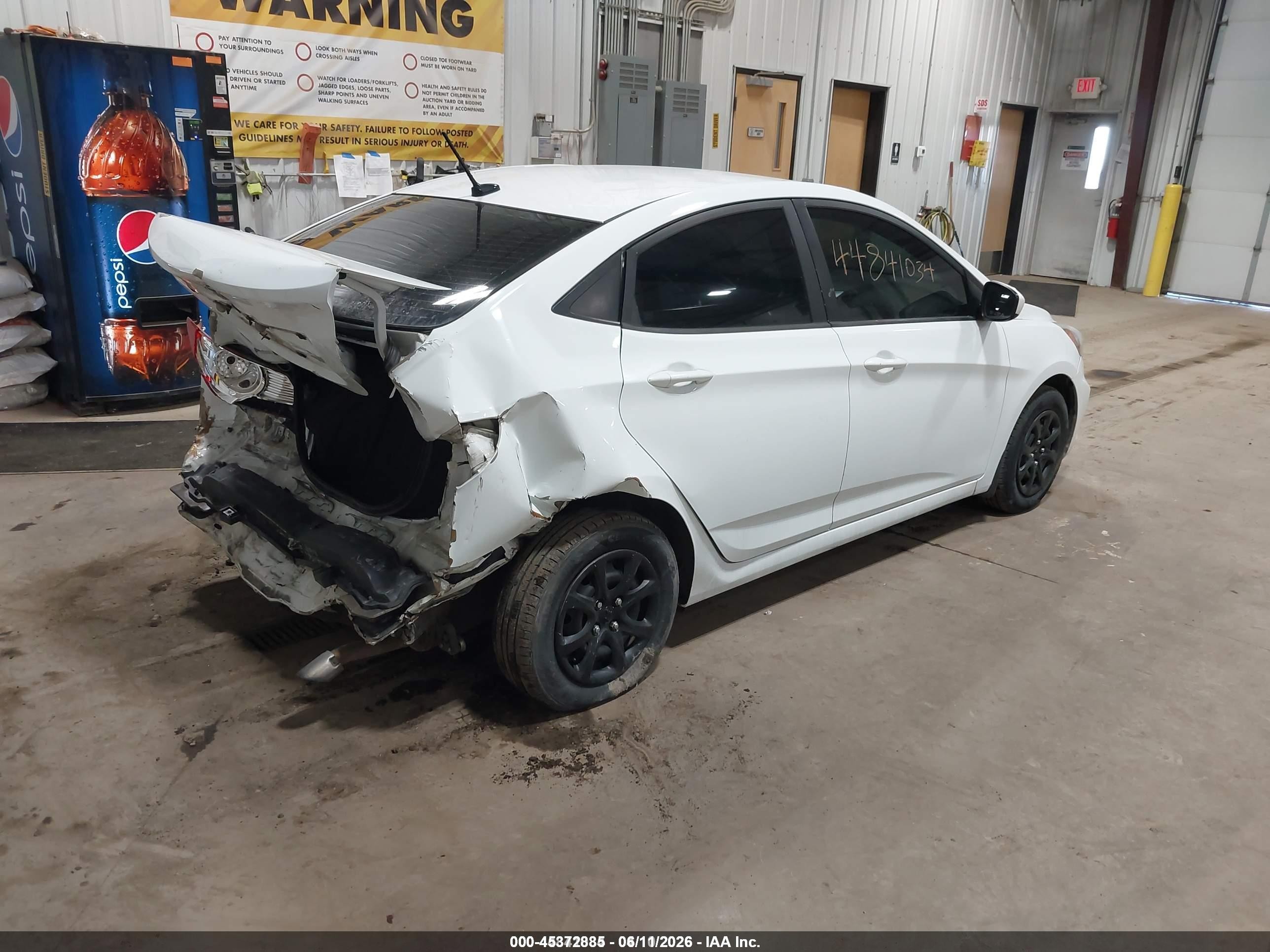 2012 Hyundai Accent Gls White vin: KMHCT4AE9CU209302