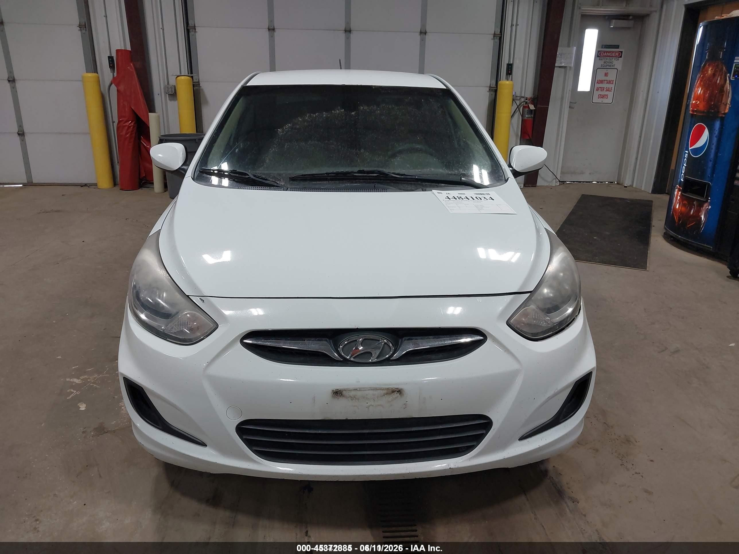 2012 Hyundai Accent Gls White vin: KMHCT4AE9CU209302