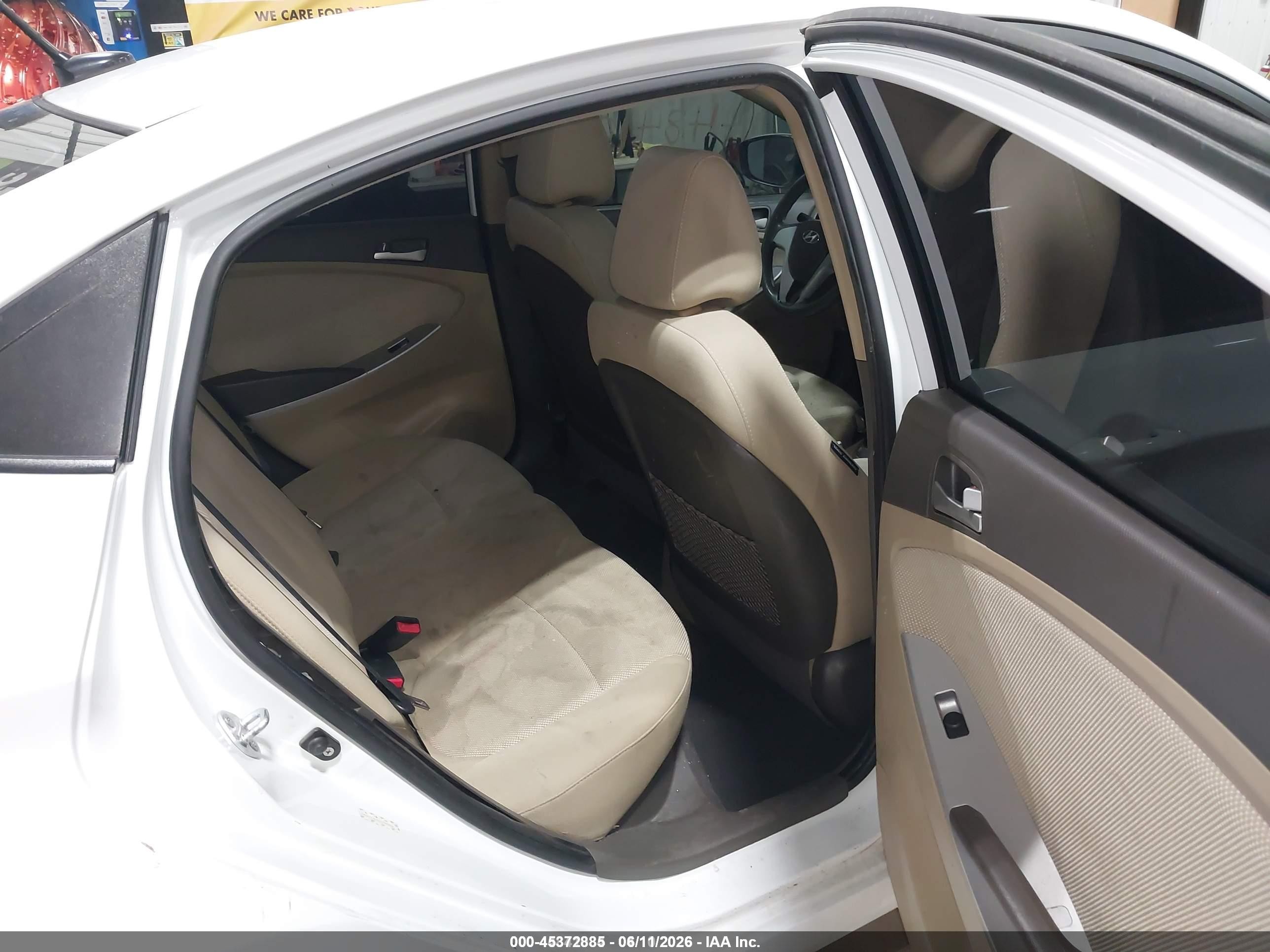 2012 Hyundai Accent Gls White vin: KMHCT4AE9CU209302