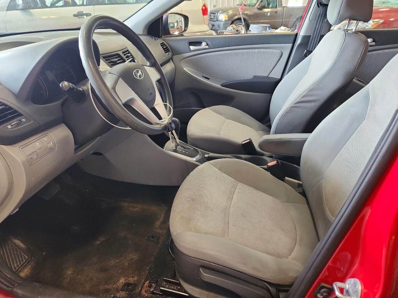 2012 Hyundai Accent Gls Red vin: KMHCT4AE9CU235527