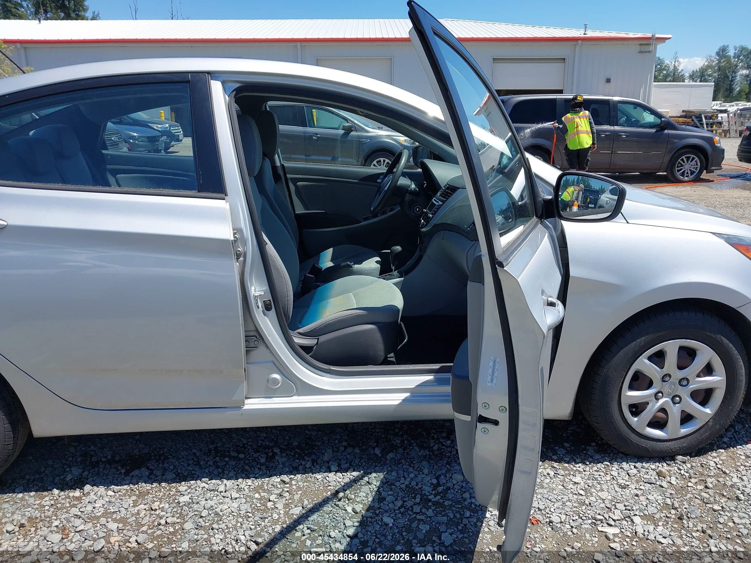 2013 Hyundai Accent Gls Silver vin: KMHCT4AE9DU305996