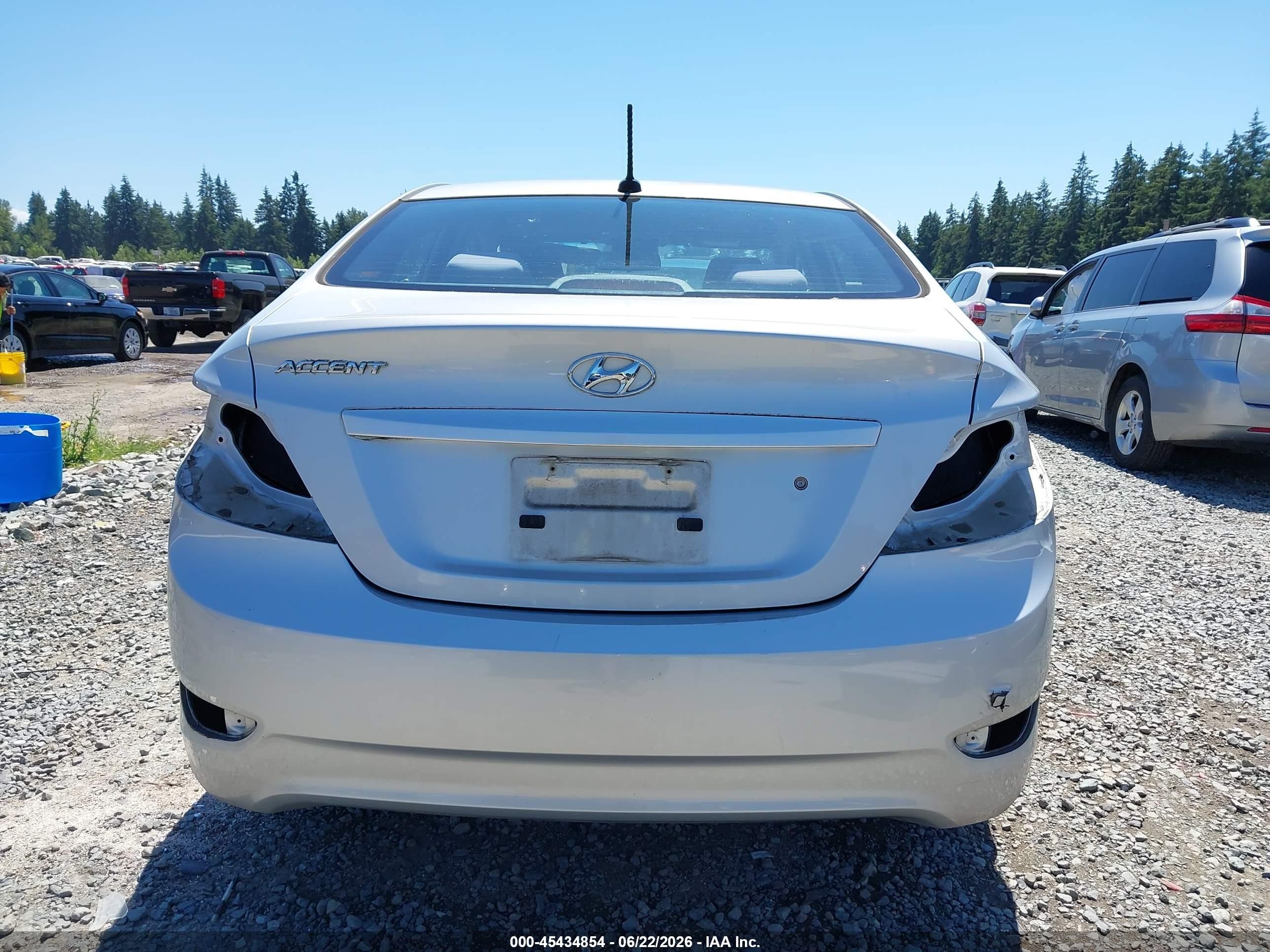 2013 Hyundai Accent Gls Silver vin: KMHCT4AE9DU305996