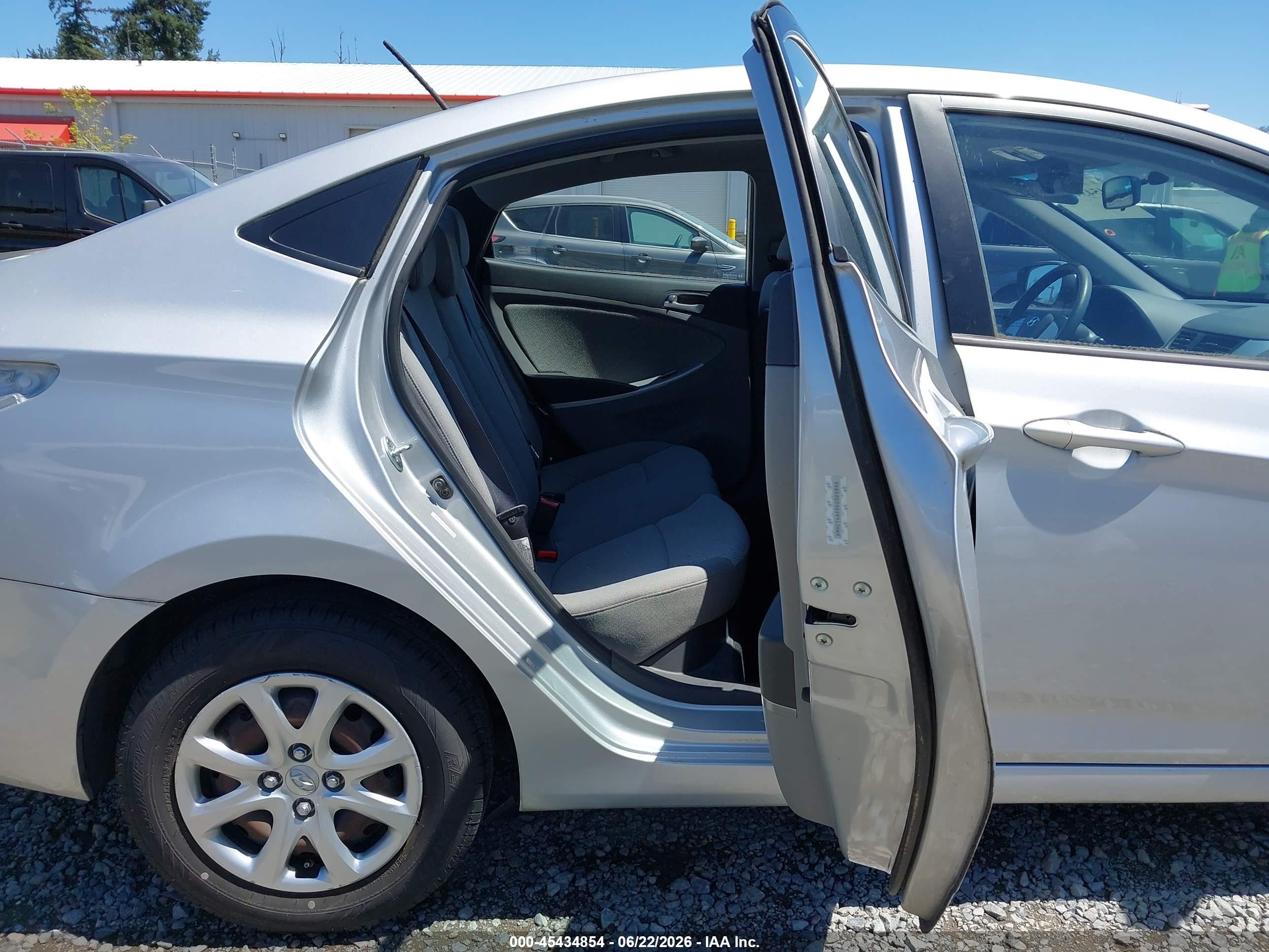 2013 Hyundai Accent Gls Silver vin: KMHCT4AE9DU305996